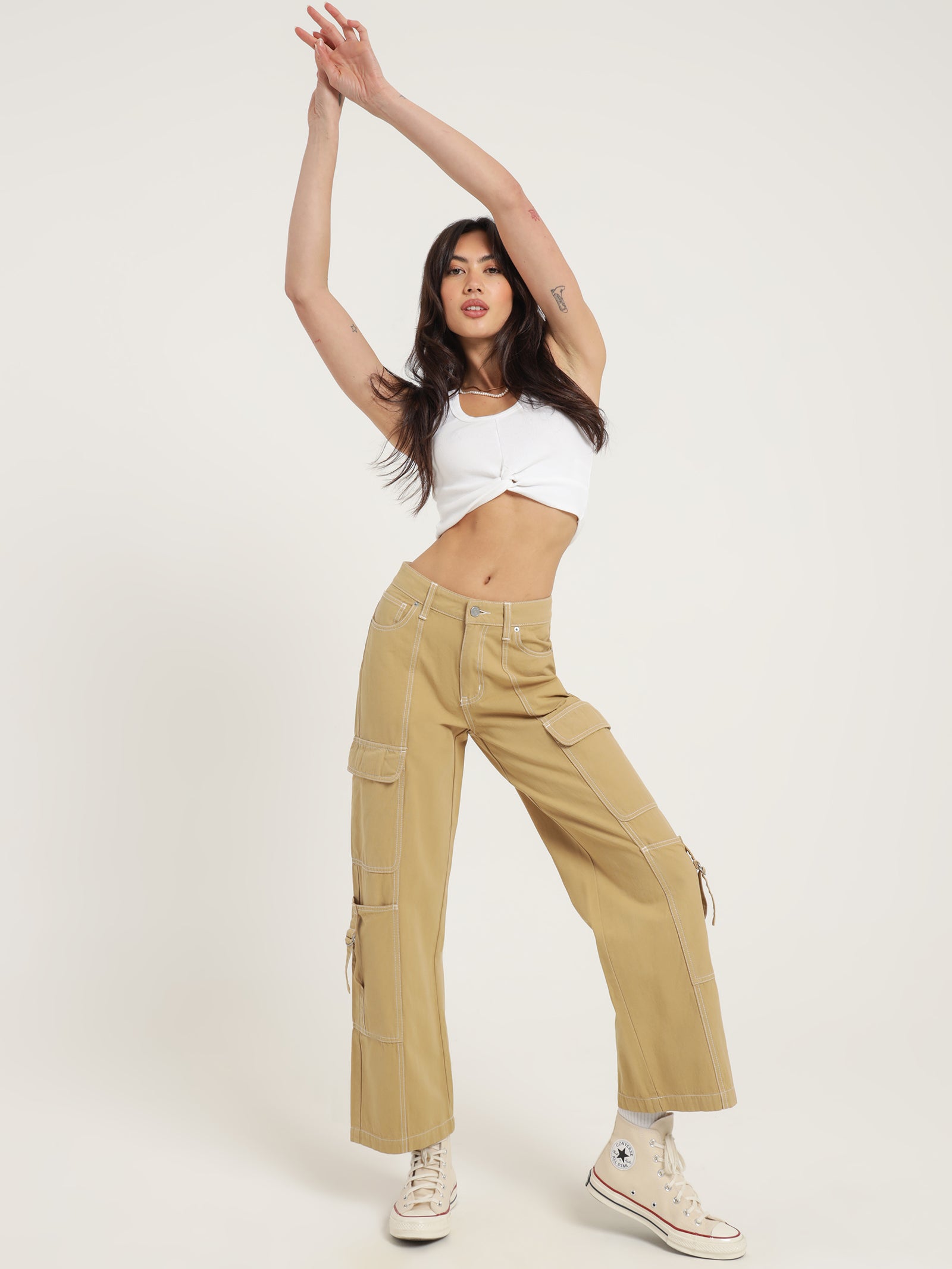 Hailey Bieber Wears Low-Rise Cargo Pants and a Cropped Tee | POPSUGAR  Fashion