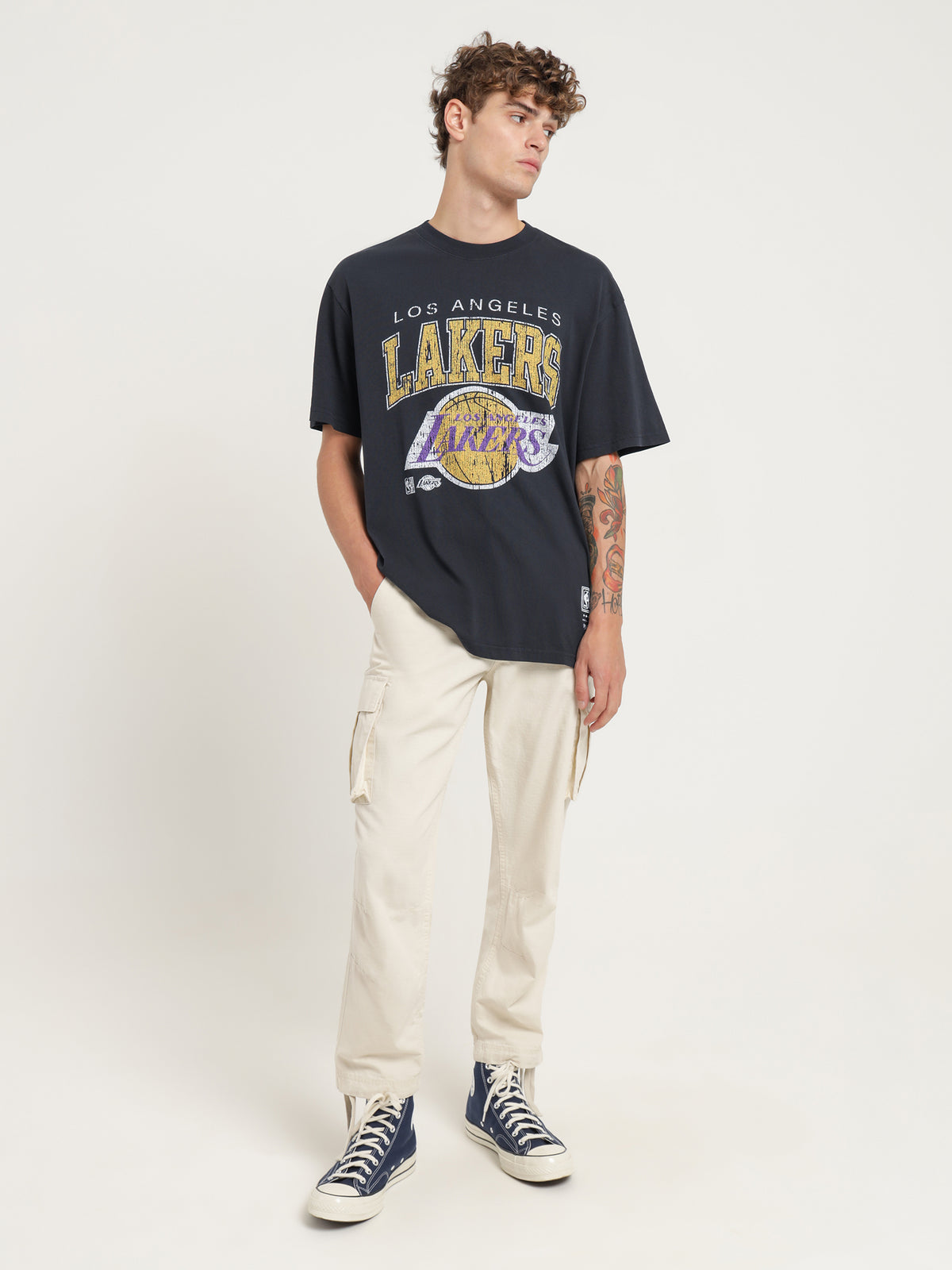 XL Arch Lakers T-Shirt in Faded Black