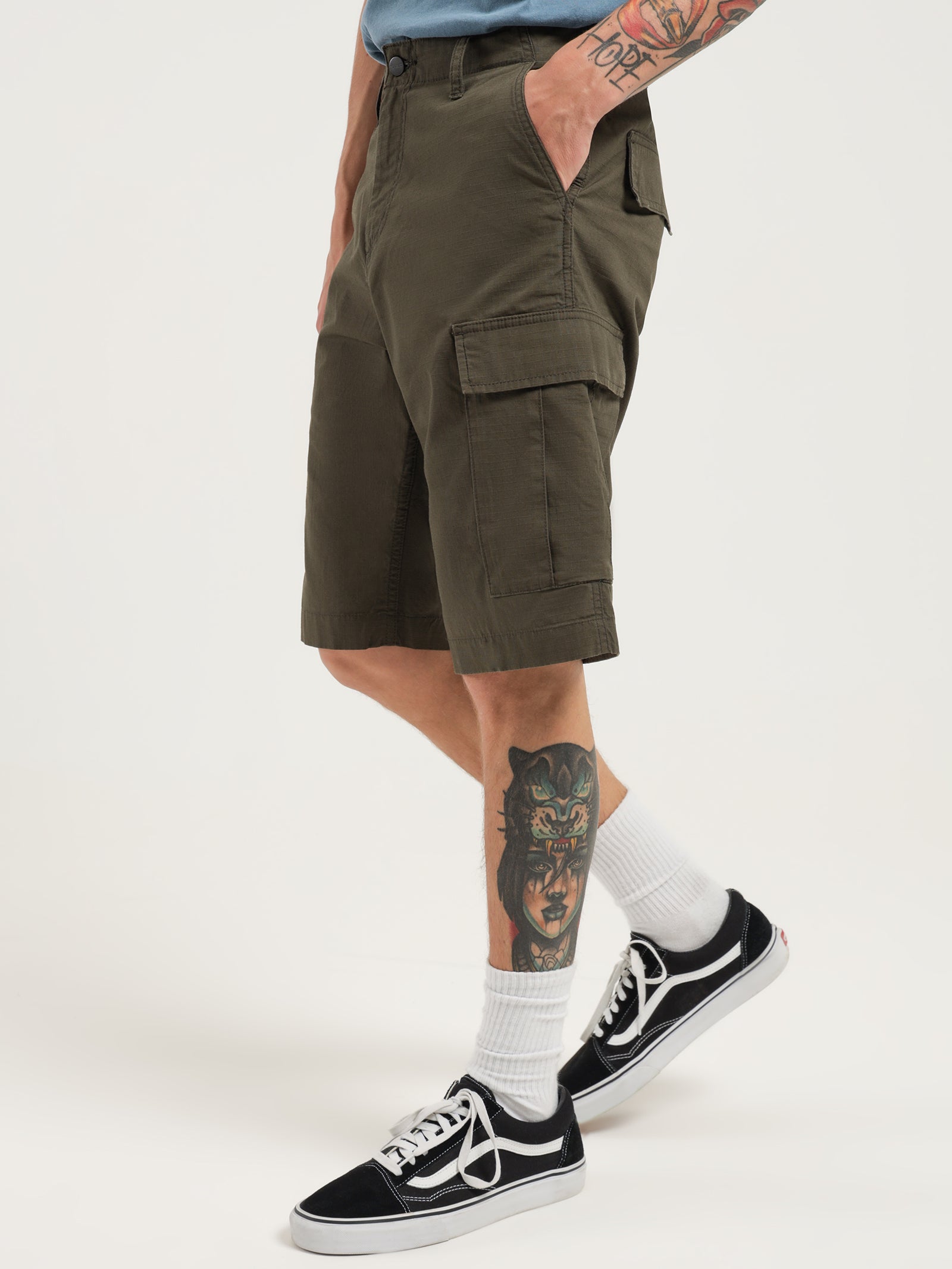 Regular Cargo Shorts in Dark Green