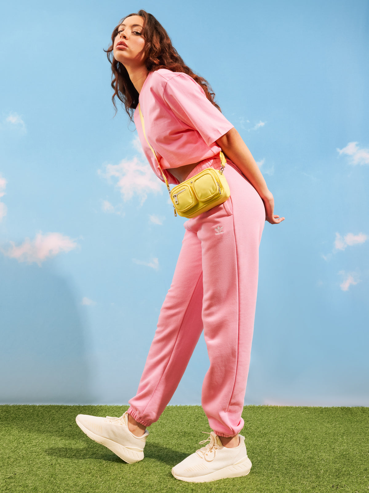 Adicolor Essentials Fleece Joggers in Bliss Pink