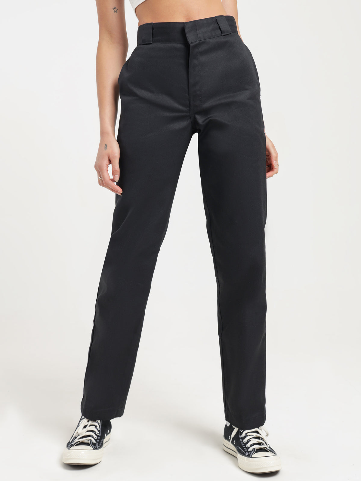 875 Tapered Fit Pants in Black
