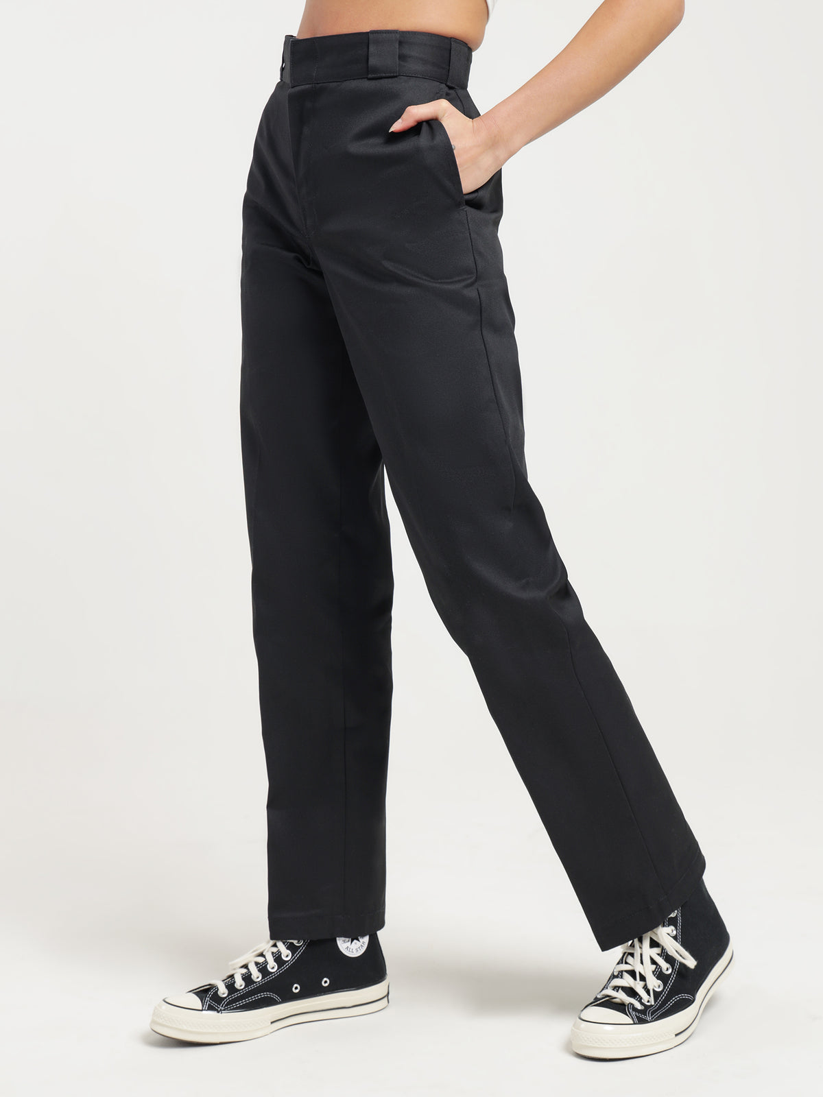 875 Tapered Fit Pants in Black