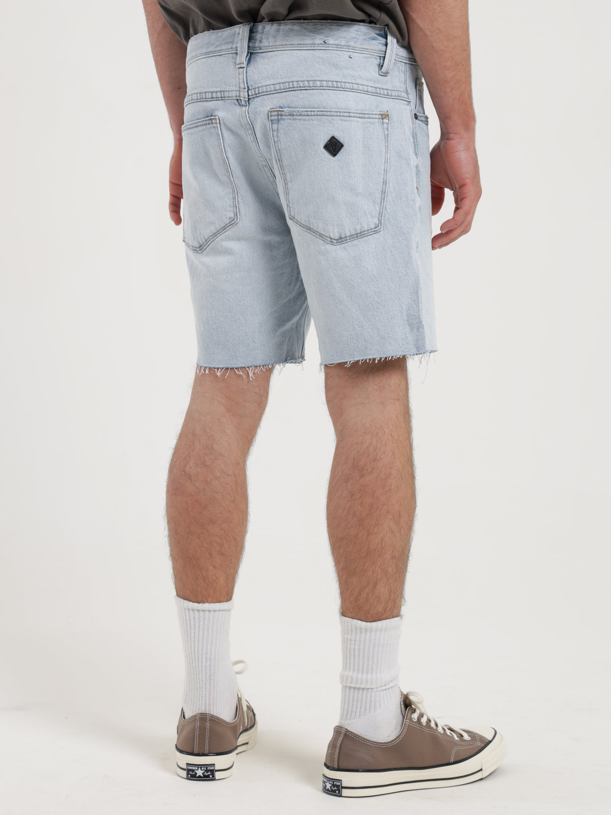 A Cropped Slim Denim Shorts in Denim