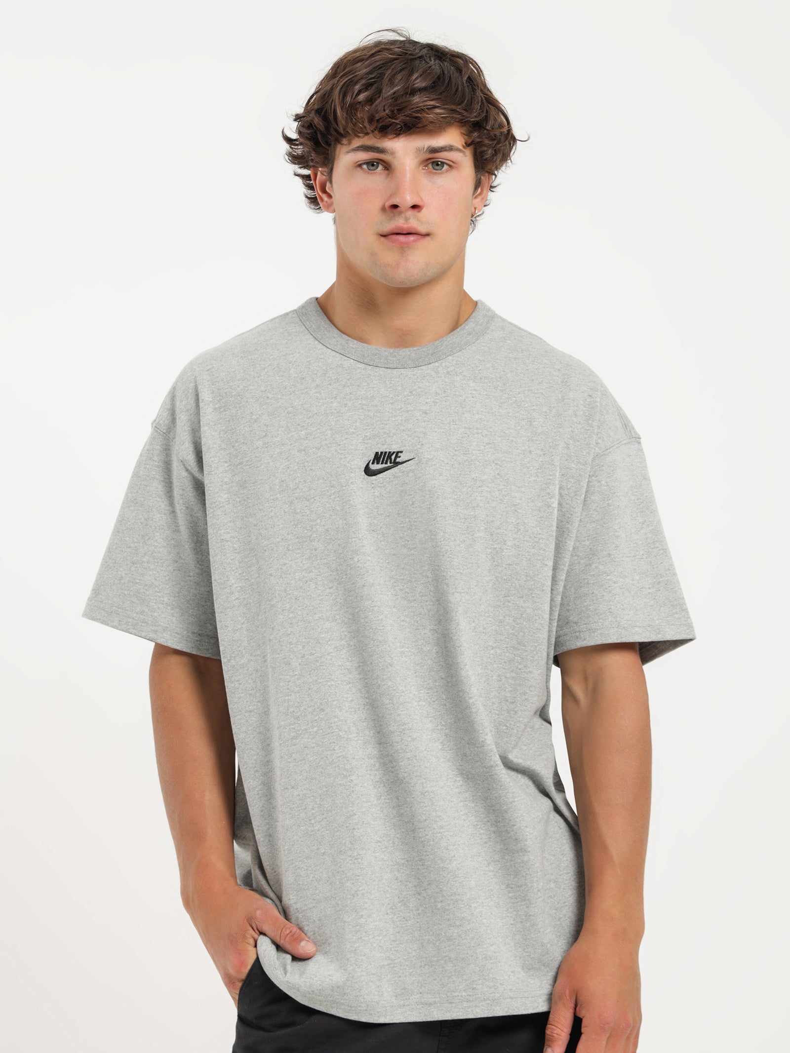 Sportswear Premium Essentials T-Shirt