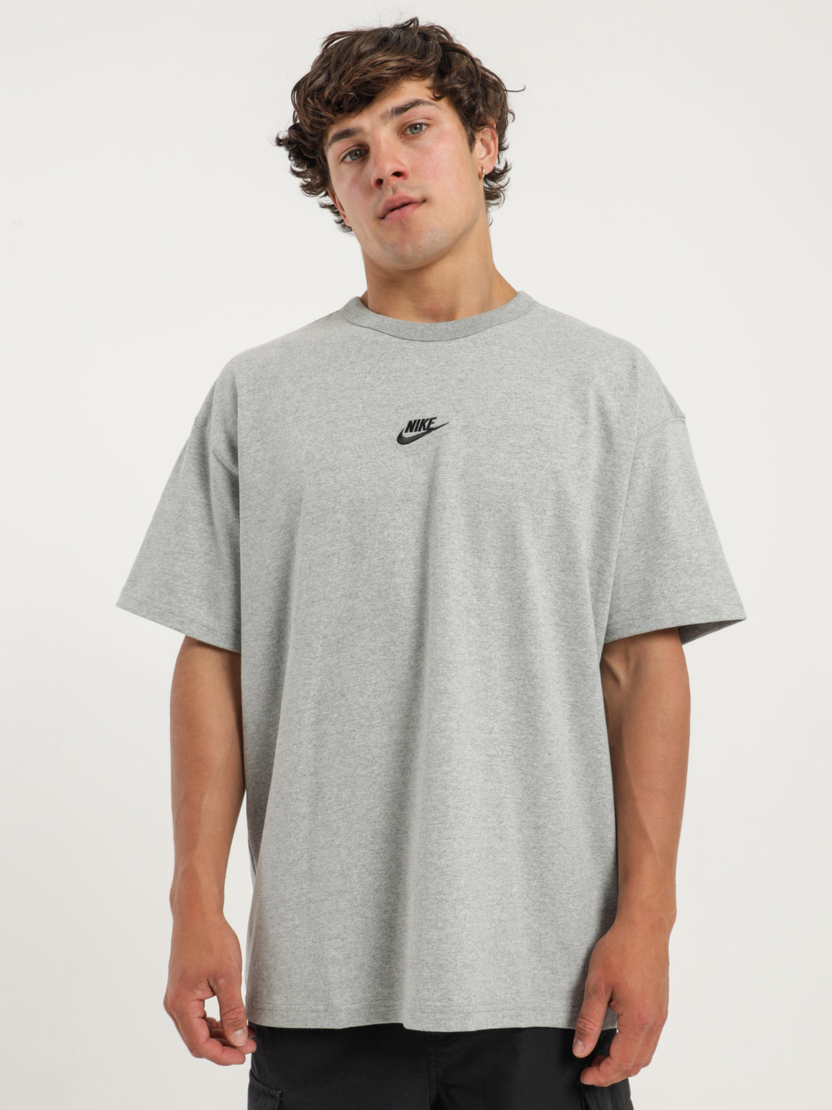 Sportswear Premium Essentials T-Shirt in Grey