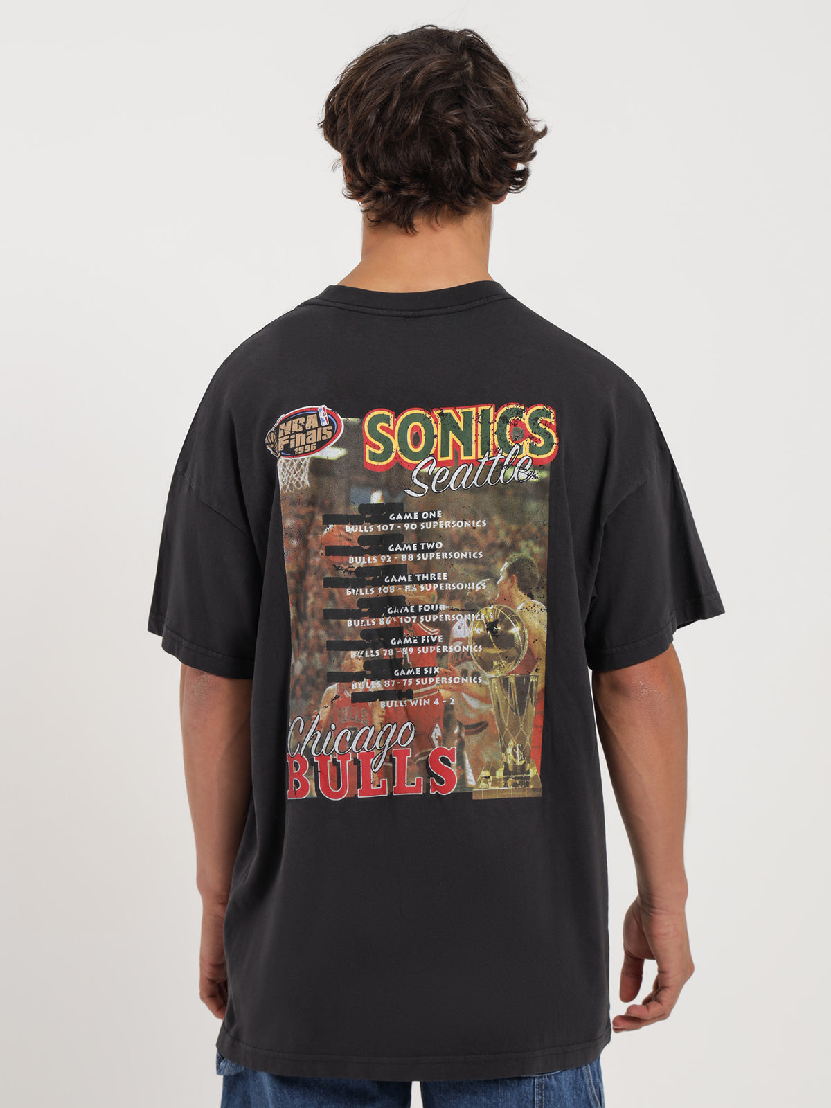 1996 Chicago Bulls vs Seattle Sonics T-Shirt in Black