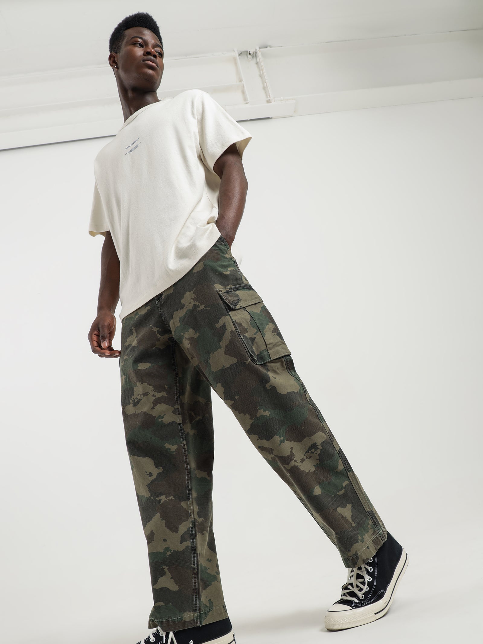 True Religion UO Exclusive Big T Cargo Pant  Urban Outfitters Japan   Clothing Music Home  Accessories
