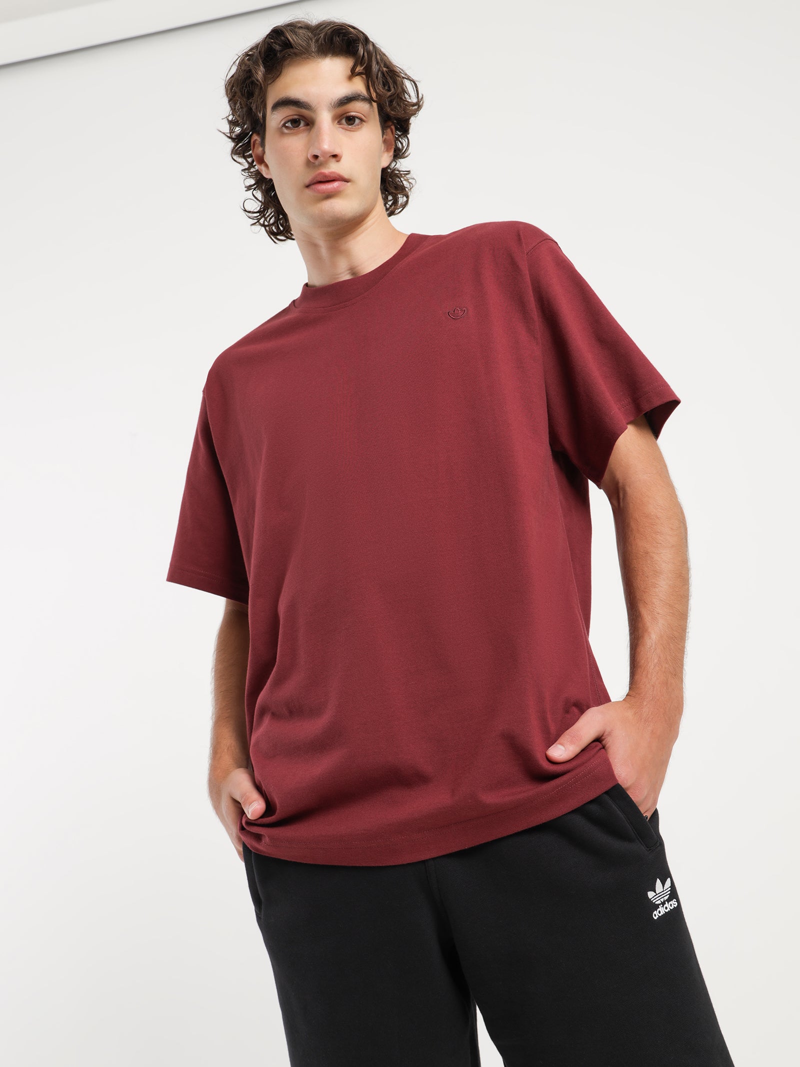 Adicolor Contempo T-Shirt in Shadow Red - Glue Store