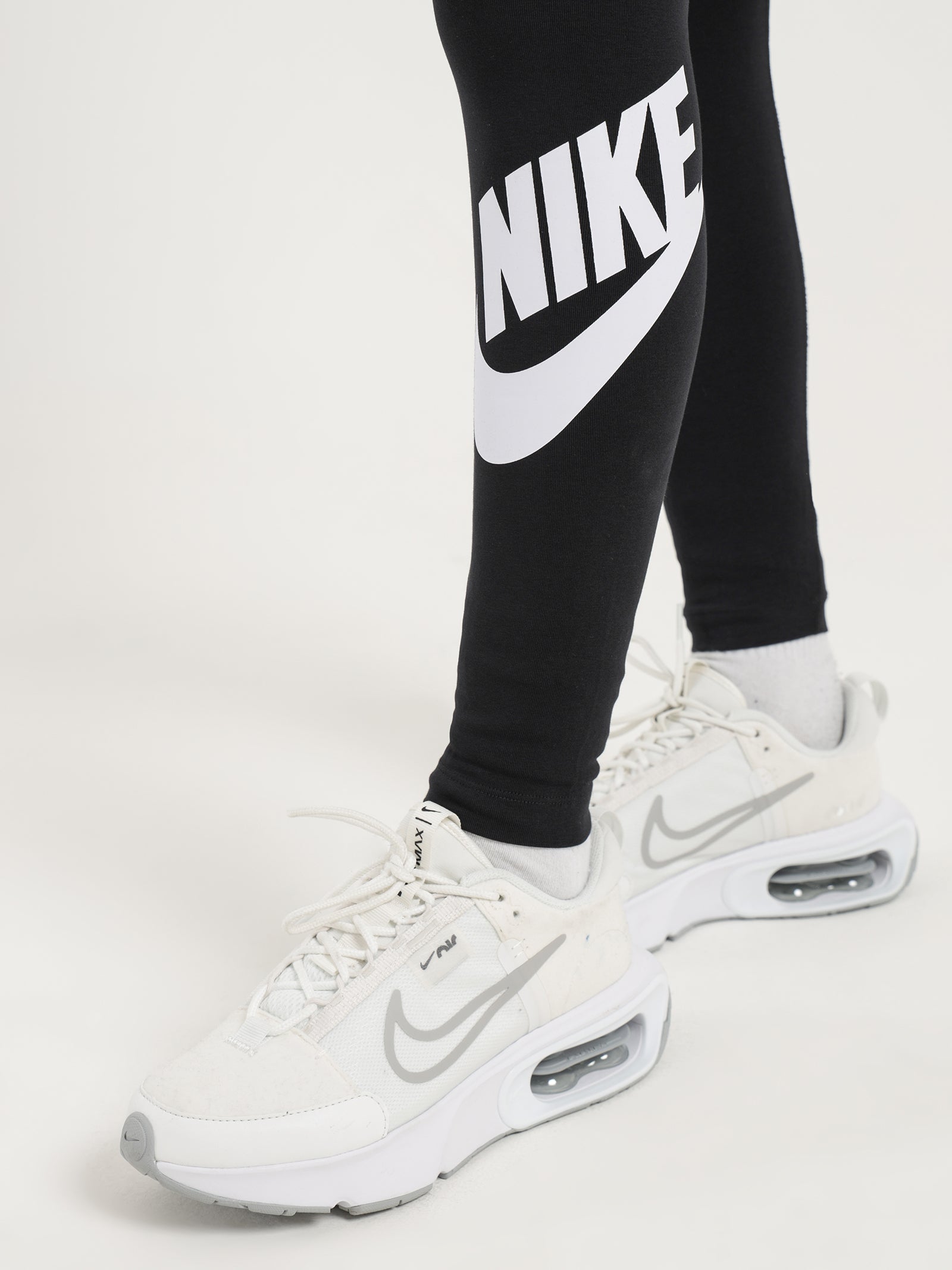 Nike Sportswear Essential High Waisted Logo Leggings