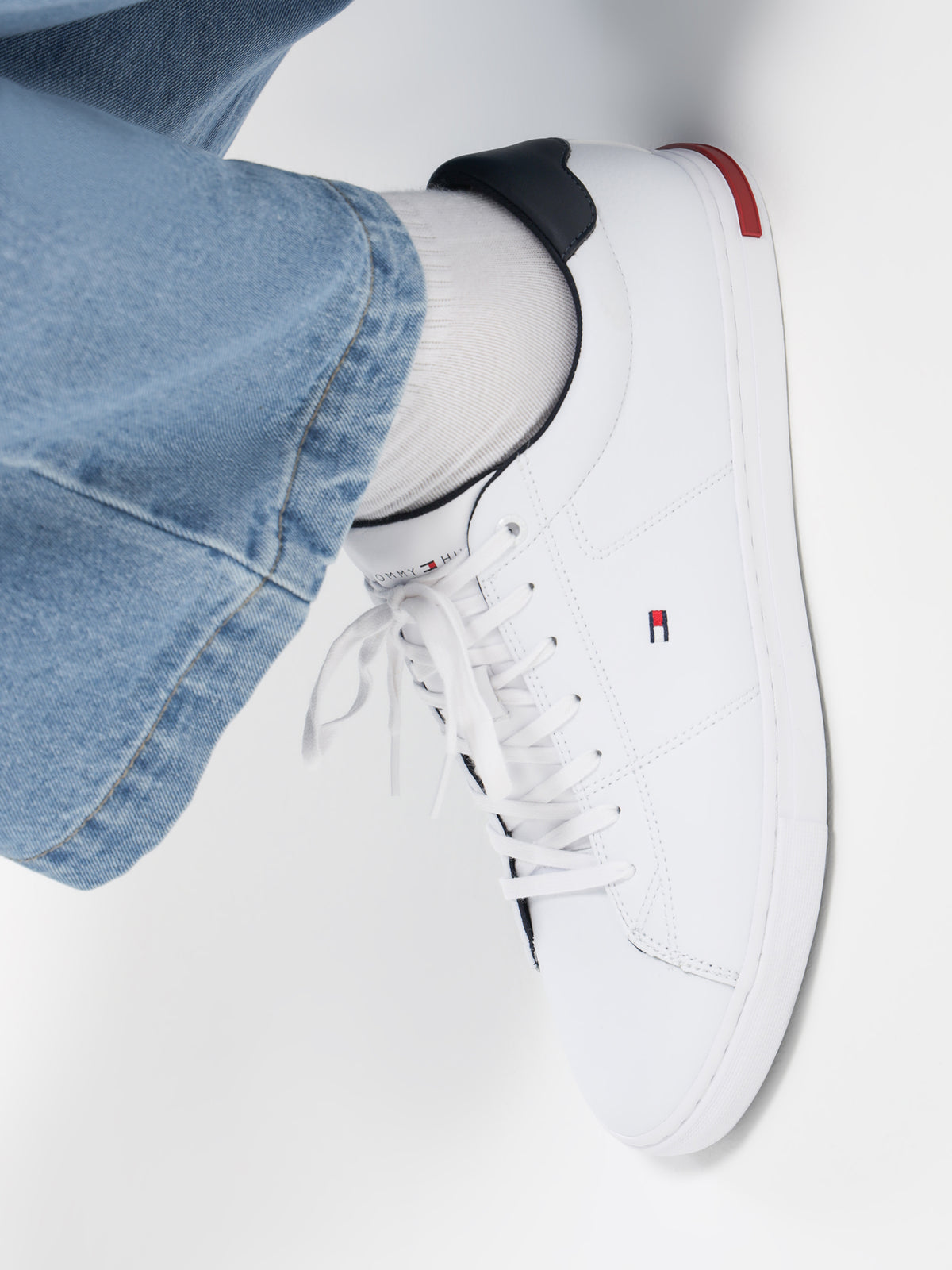 Mens Essential Leather Sneaker in White &amp; Navy