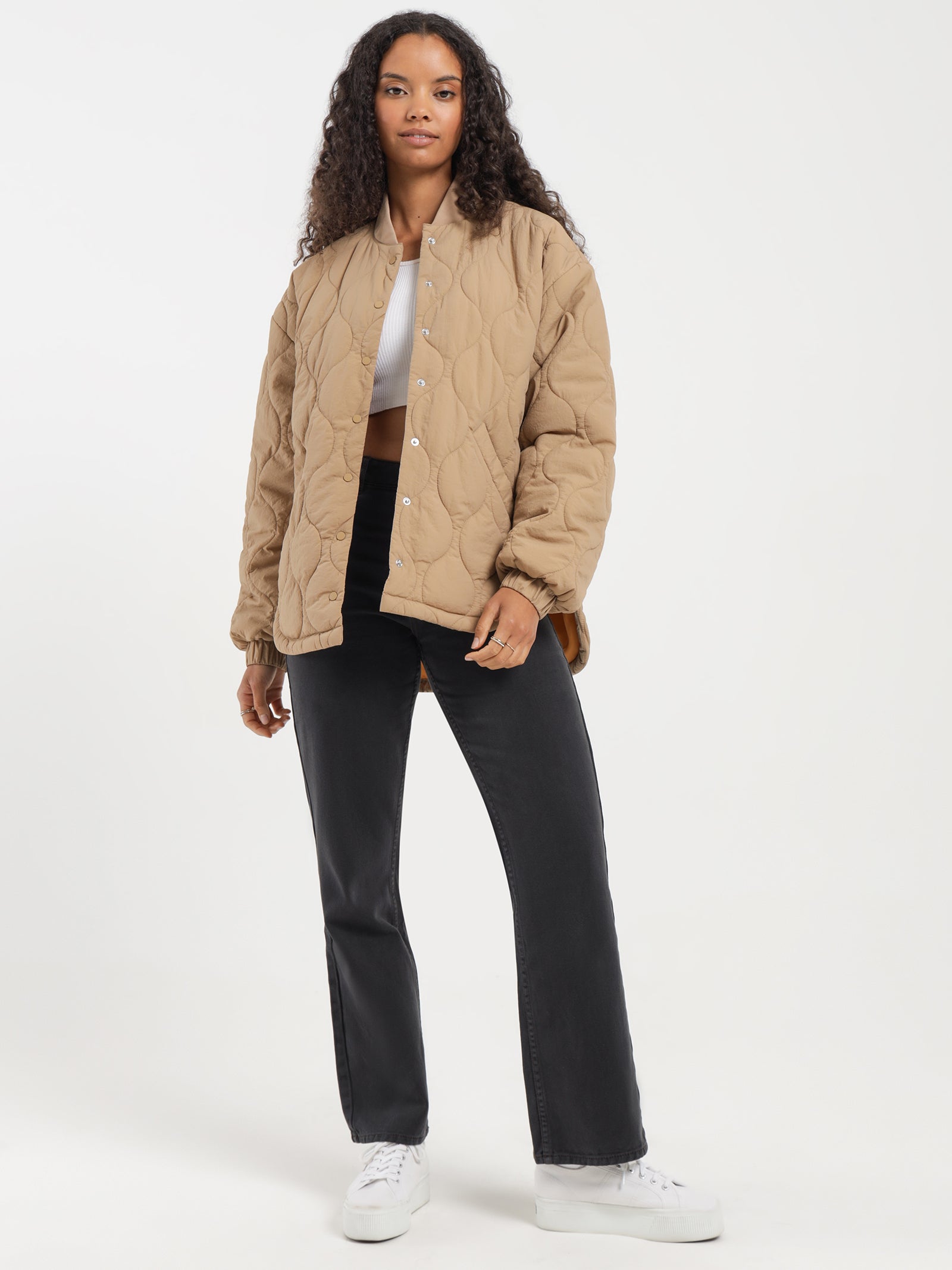 View of The Curved Bob Trend Is the Most Clever Haircut for Winter