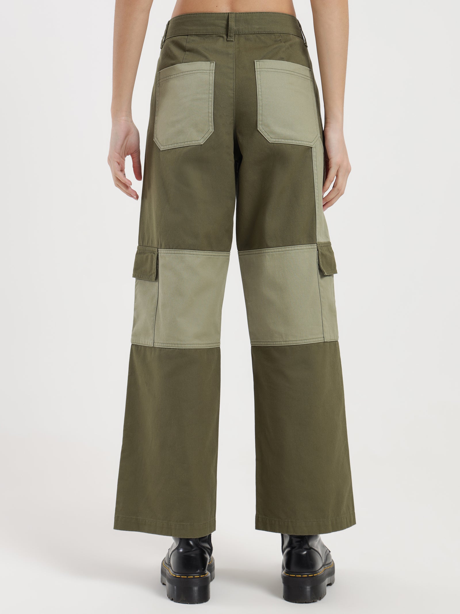 ok.soon low rise cargo pants size2