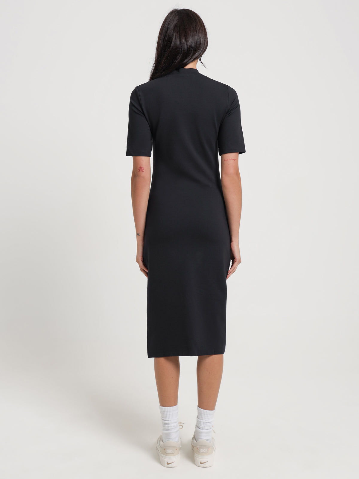 Nike Sportswear Essentials Midi Dress Black/White Nike Sportswear Essentials Midi Dress Black/White