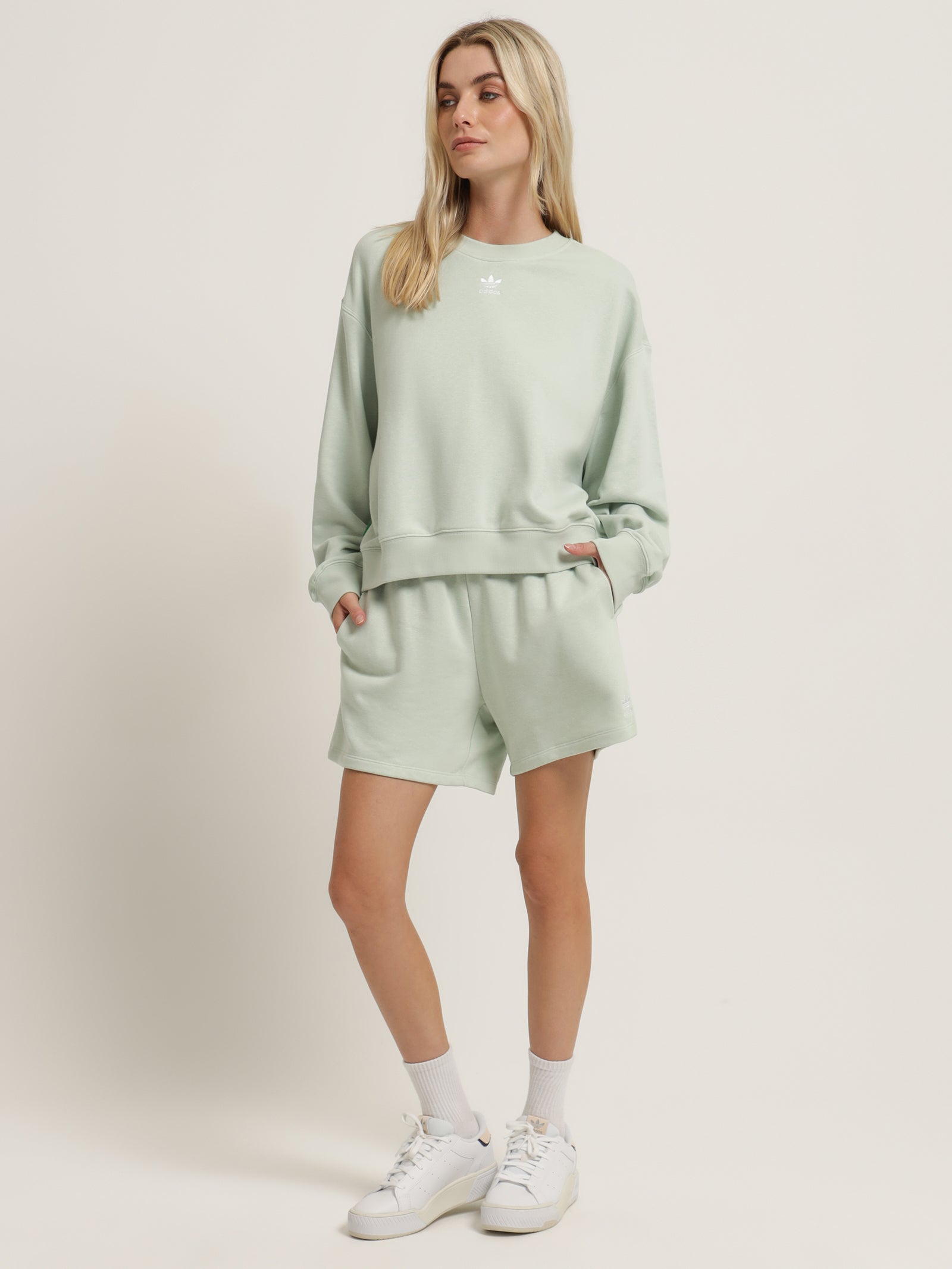 + Store Linen With Made Essentials Hemp - Green in Sweatshirt Glue