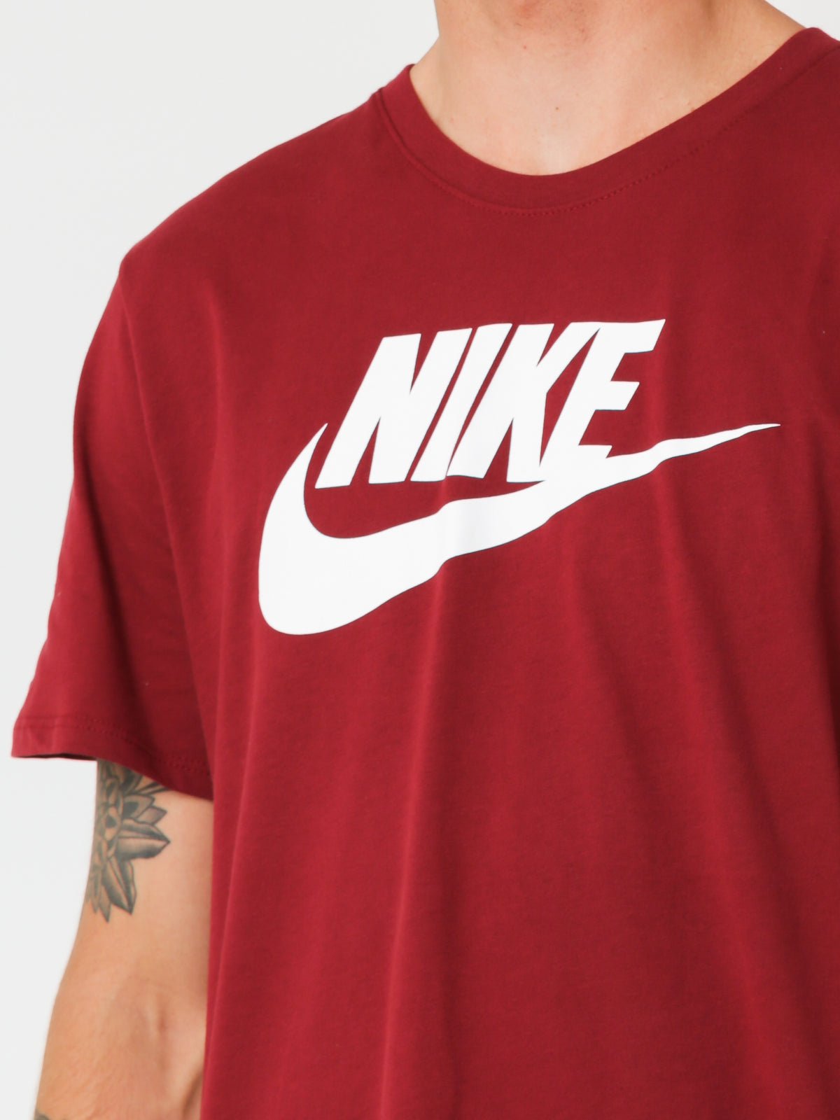 Futura Icon T-Shirt in Dark Red