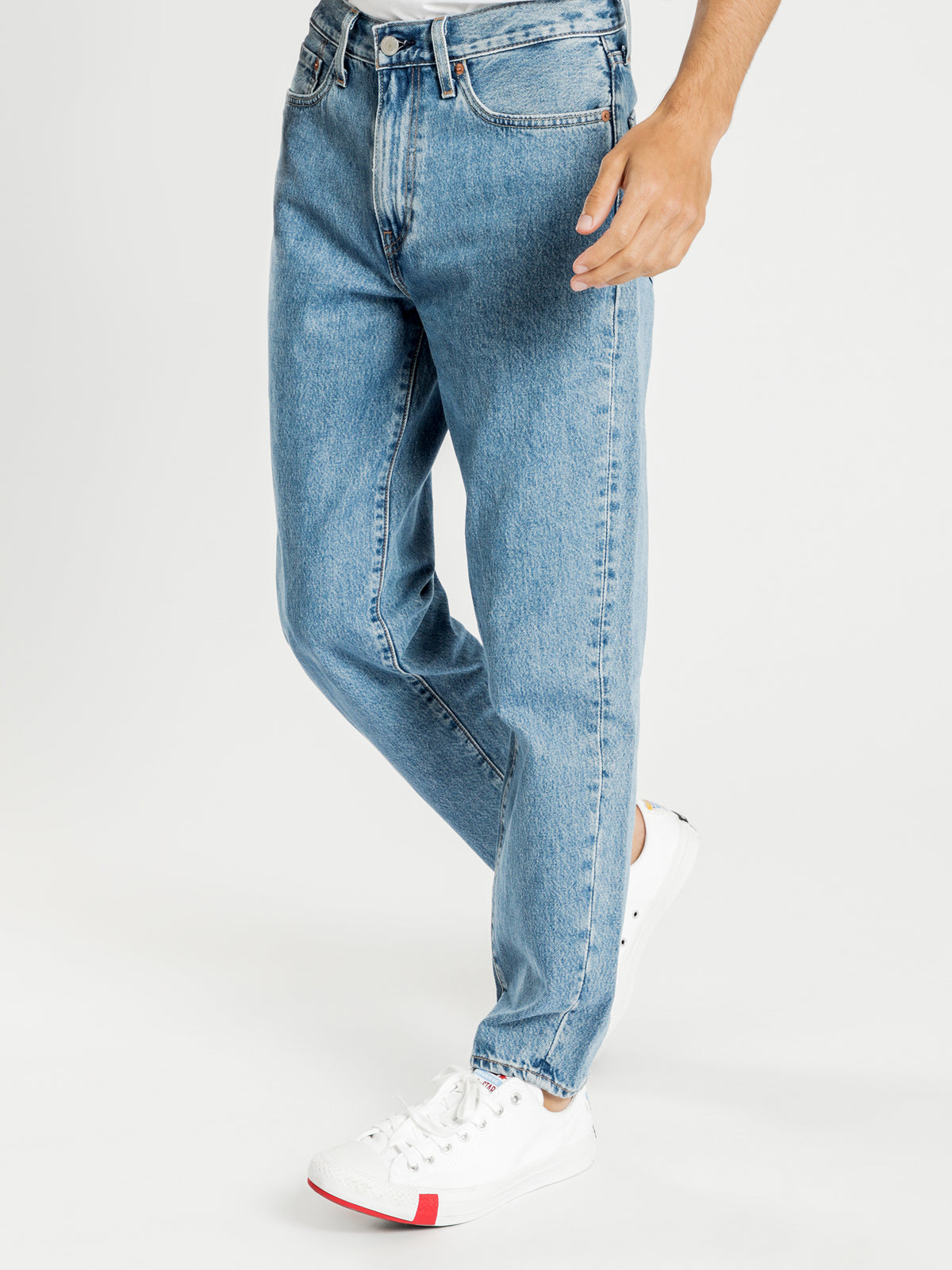 562 Loose Taper Jeans in Shorty Light Denim