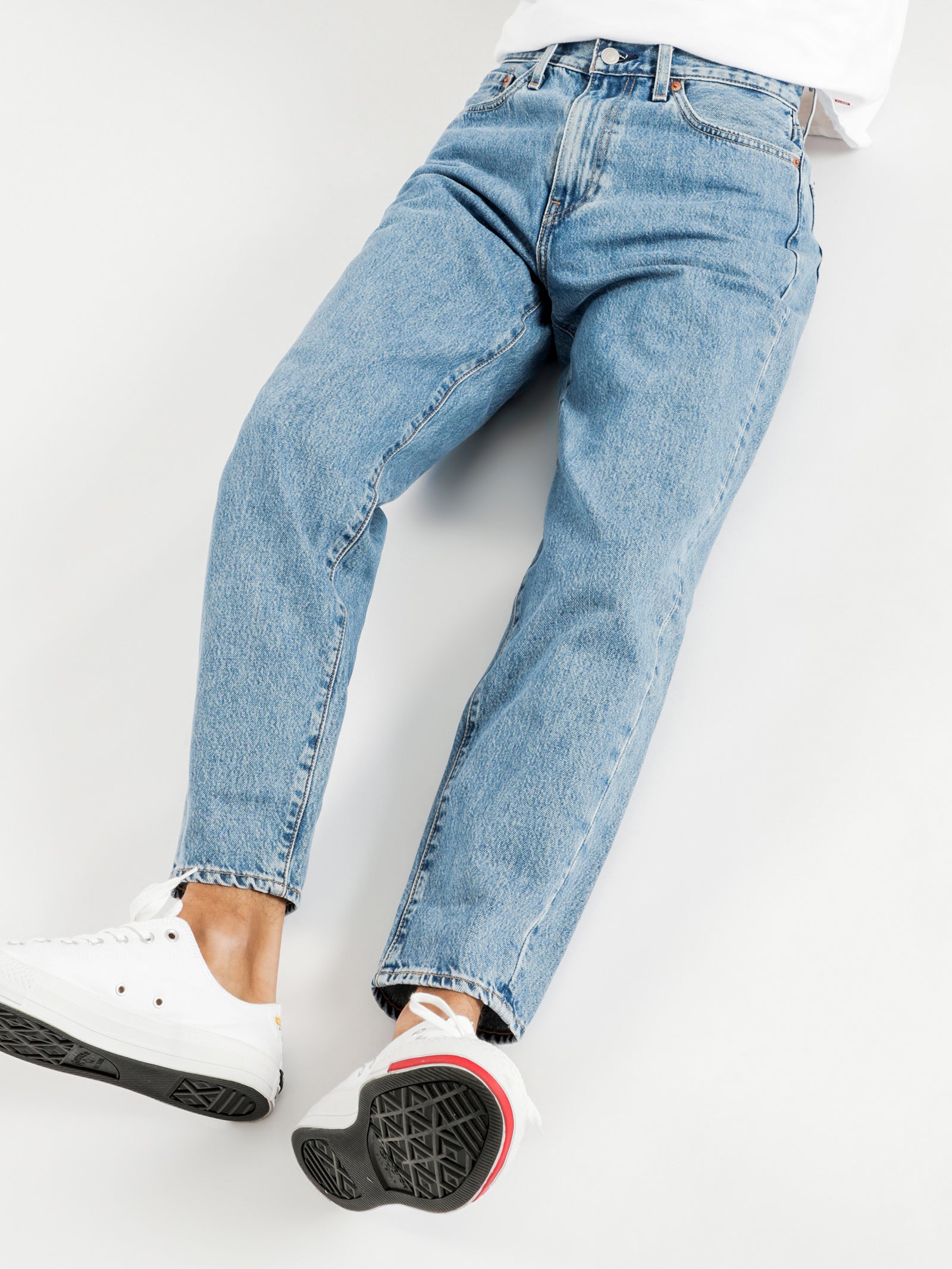 562 Loose Taper Jeans