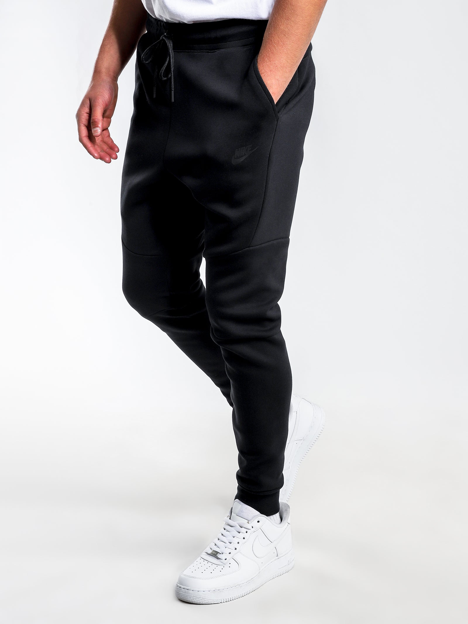 Slim Fit Black Nike Tech Joggers Nike Sportswear Tech Fleece