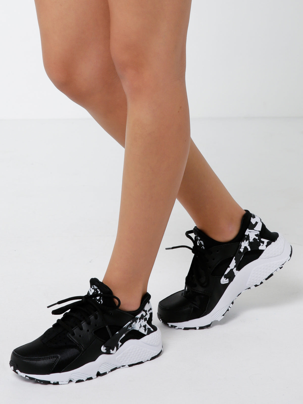 Womens Air Huarache Sneakers in Black &amp; White