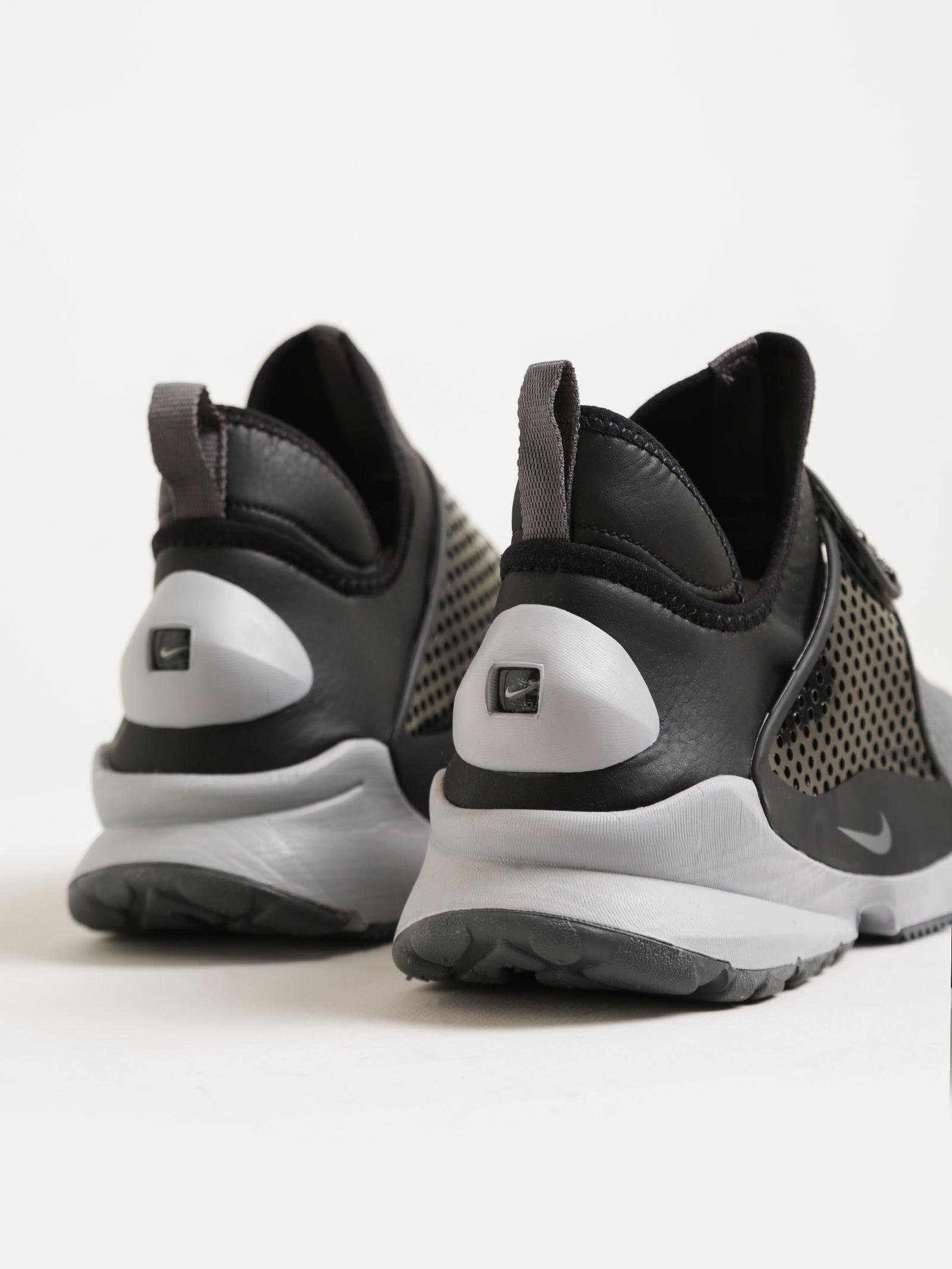 Mens Sock Dart Mid SE Sneakers