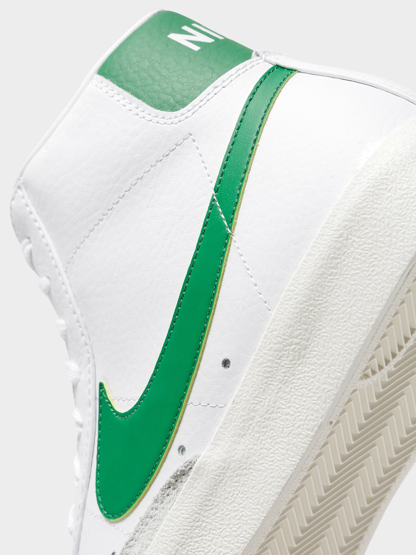 Nike Mens Blazer Mid 77 High Top Sneakers White/Green