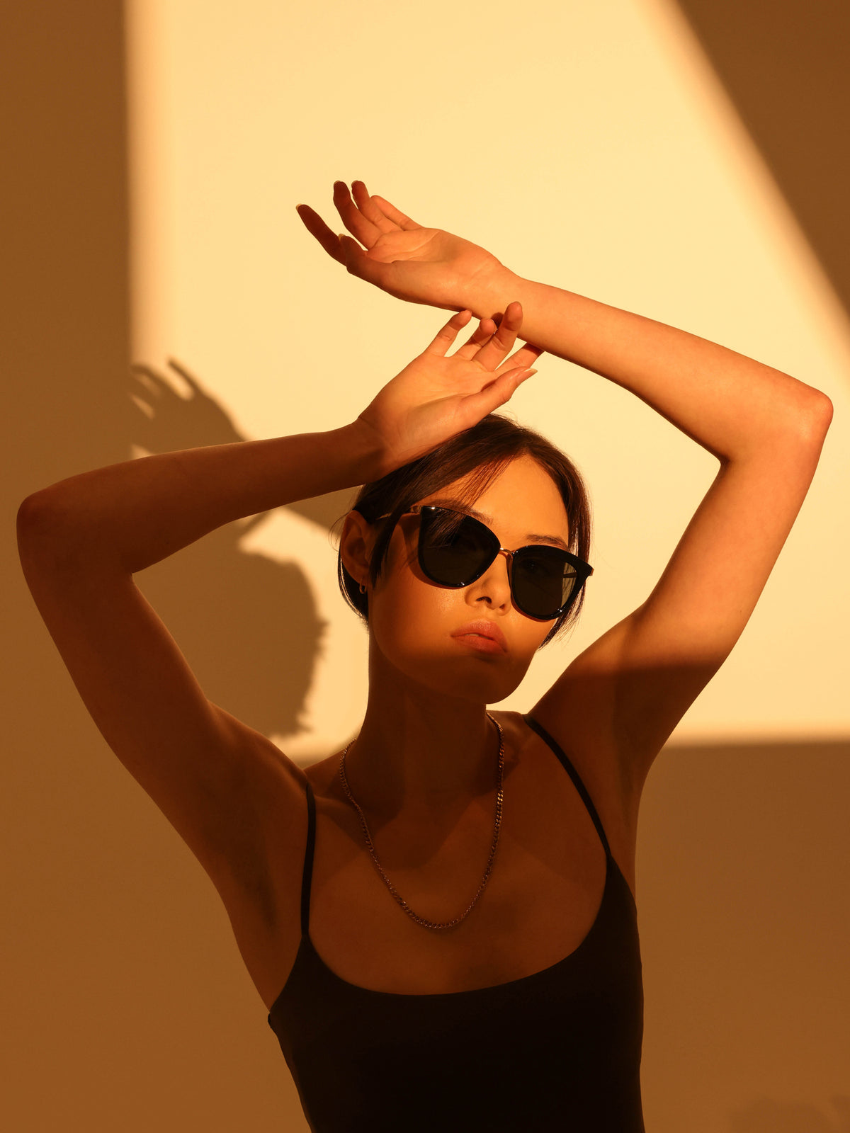 Le Caliente Sunglasses in Black &amp; Gold