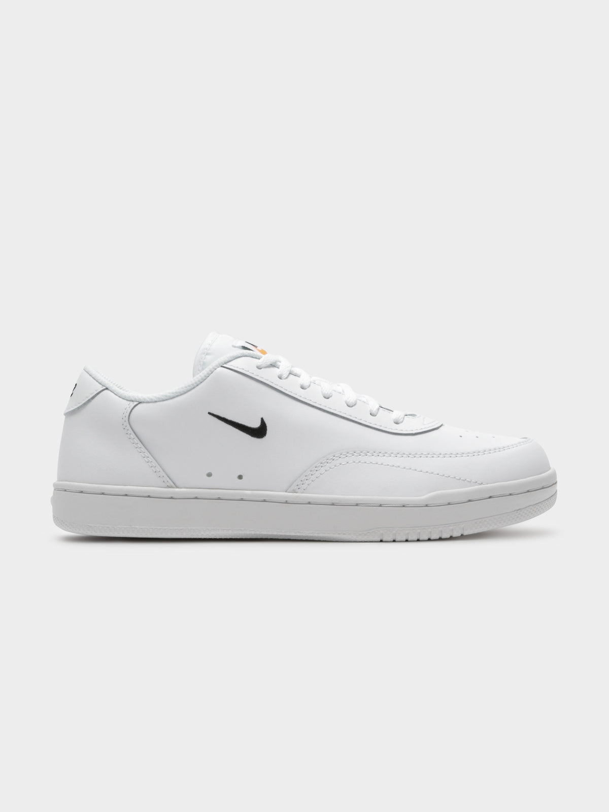 Court Vintage Sneakers in White &amp; Black