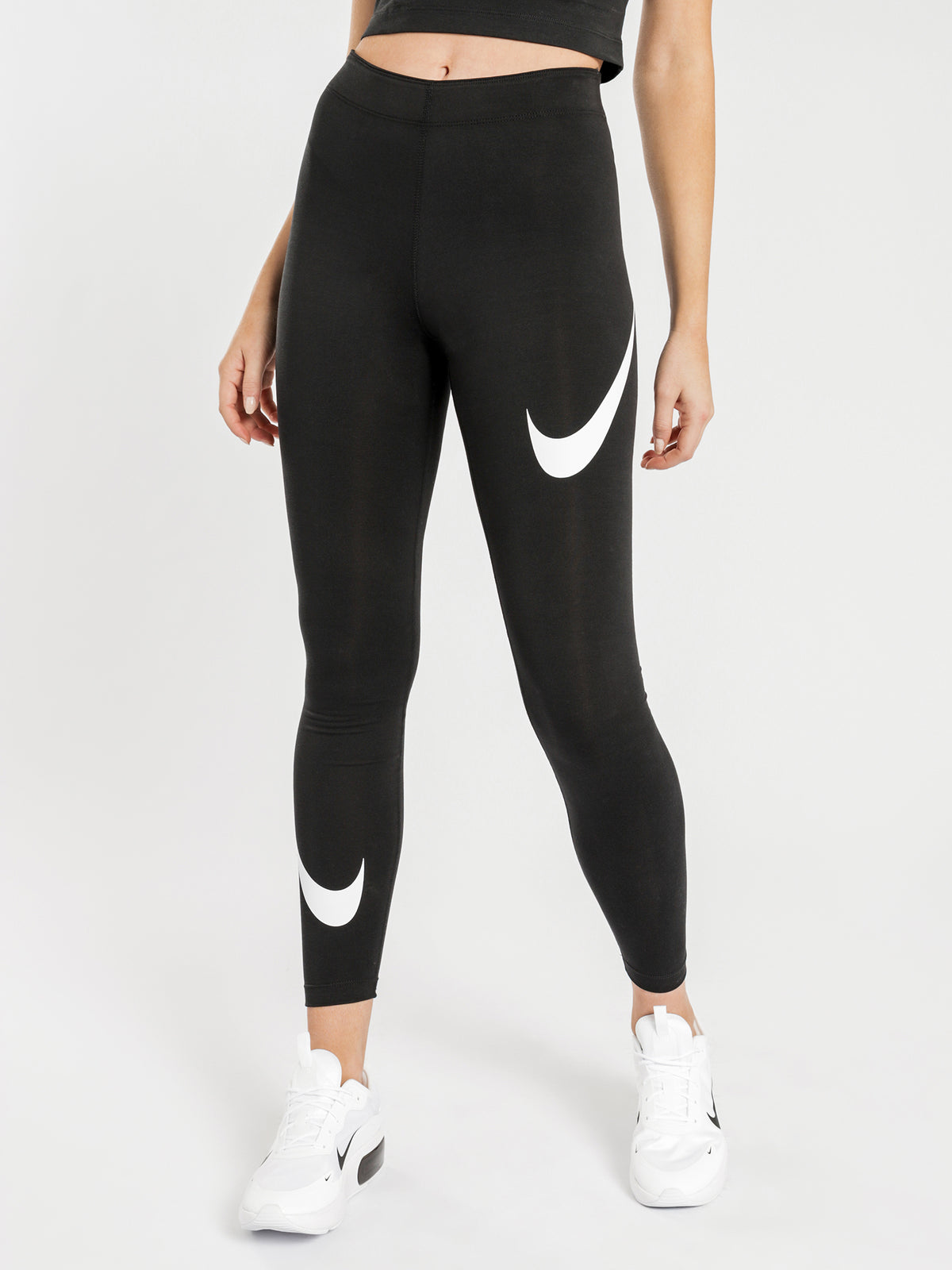 Sportswear Swoosh Leggings in Black &amp; White