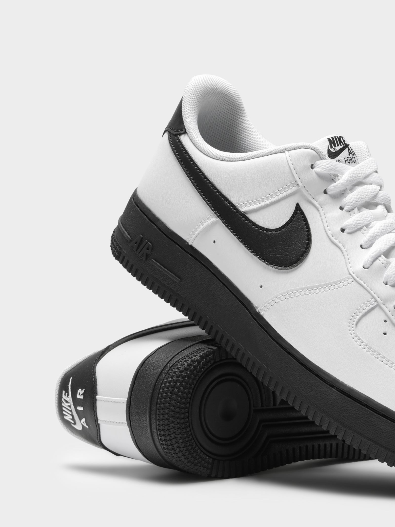 Unisex Air Force 1 '07 Sneakers in White & Black