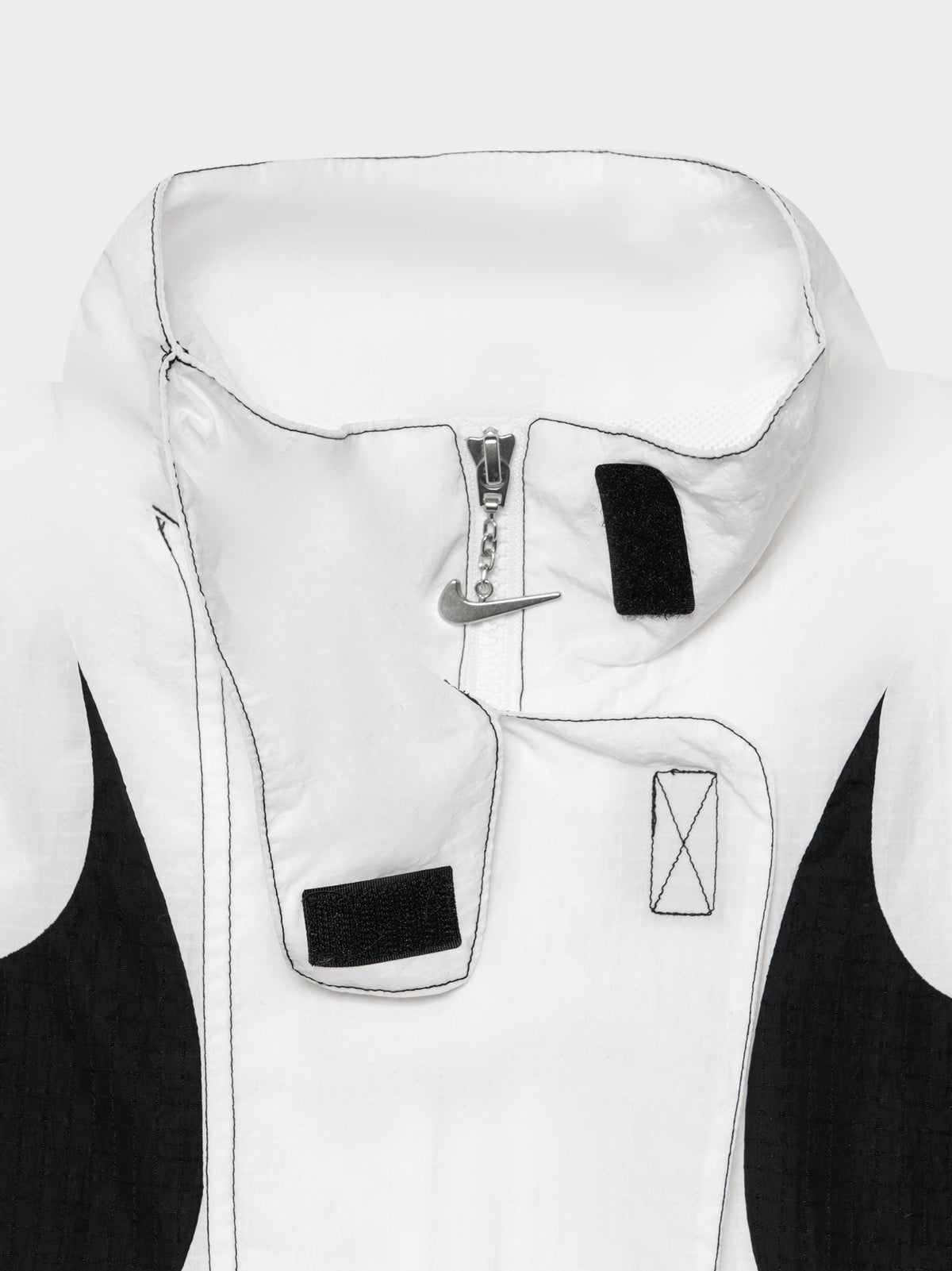 Sportswear Swoosh Repel Jacket in White &amp; Black