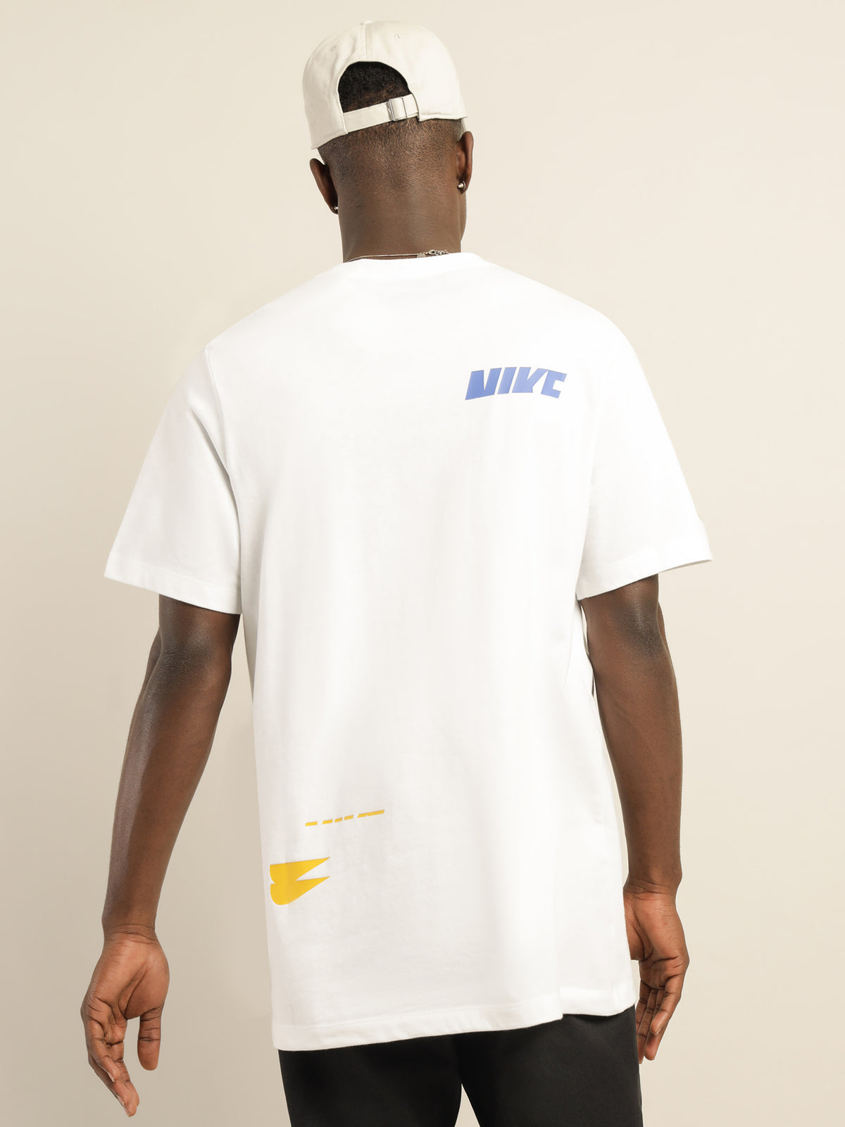 Sportswear Essentials + T-Shirt in White