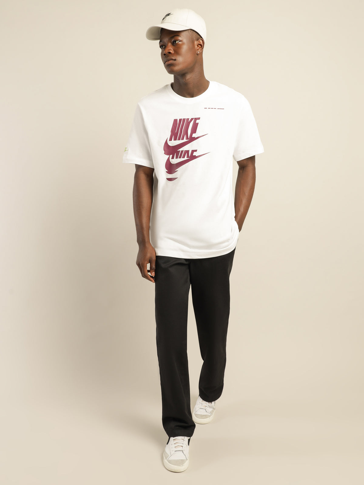 Sportswear Essentials + T-Shirt in White