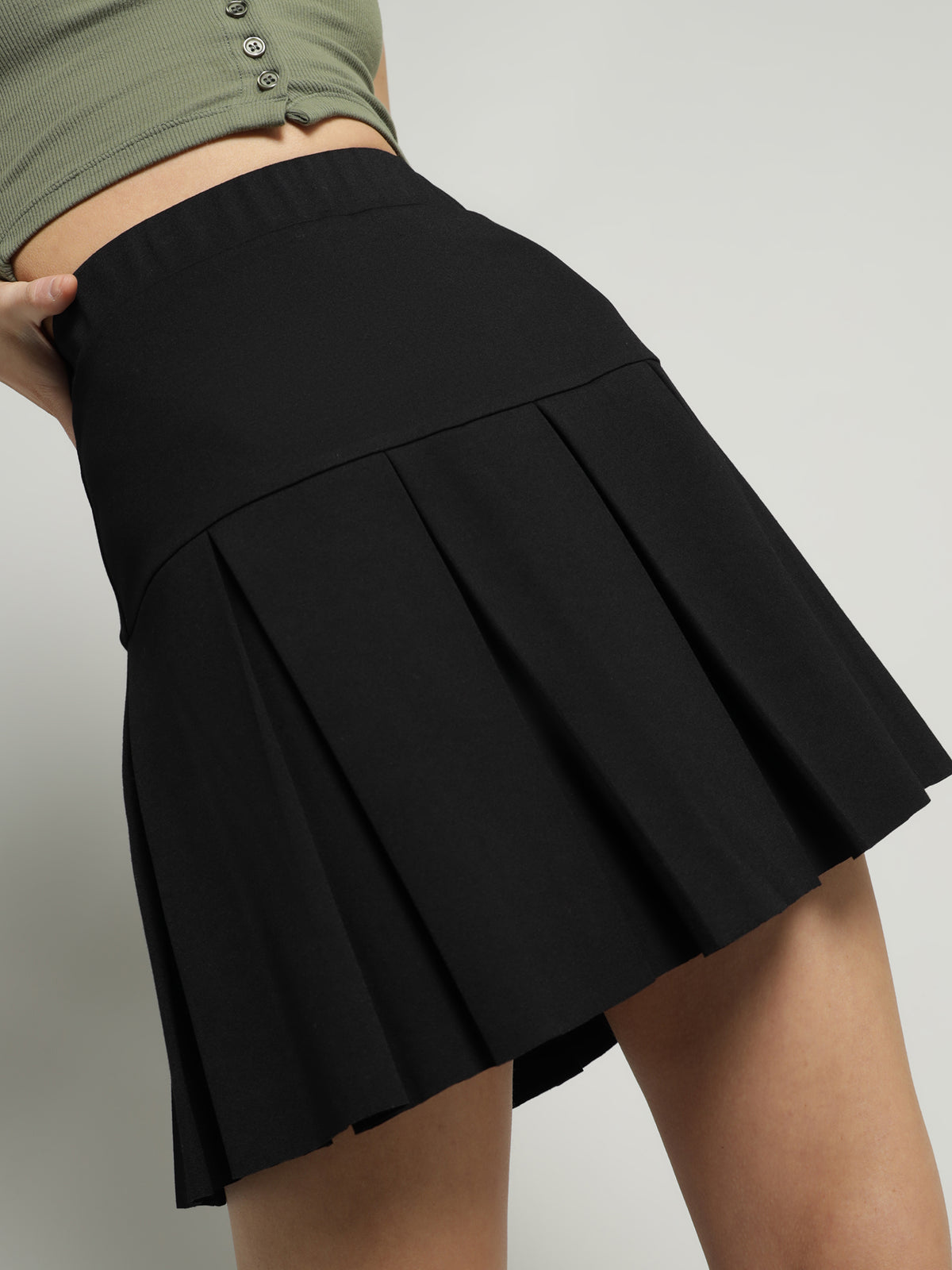 Heather Pleated Mini Skirt in Black