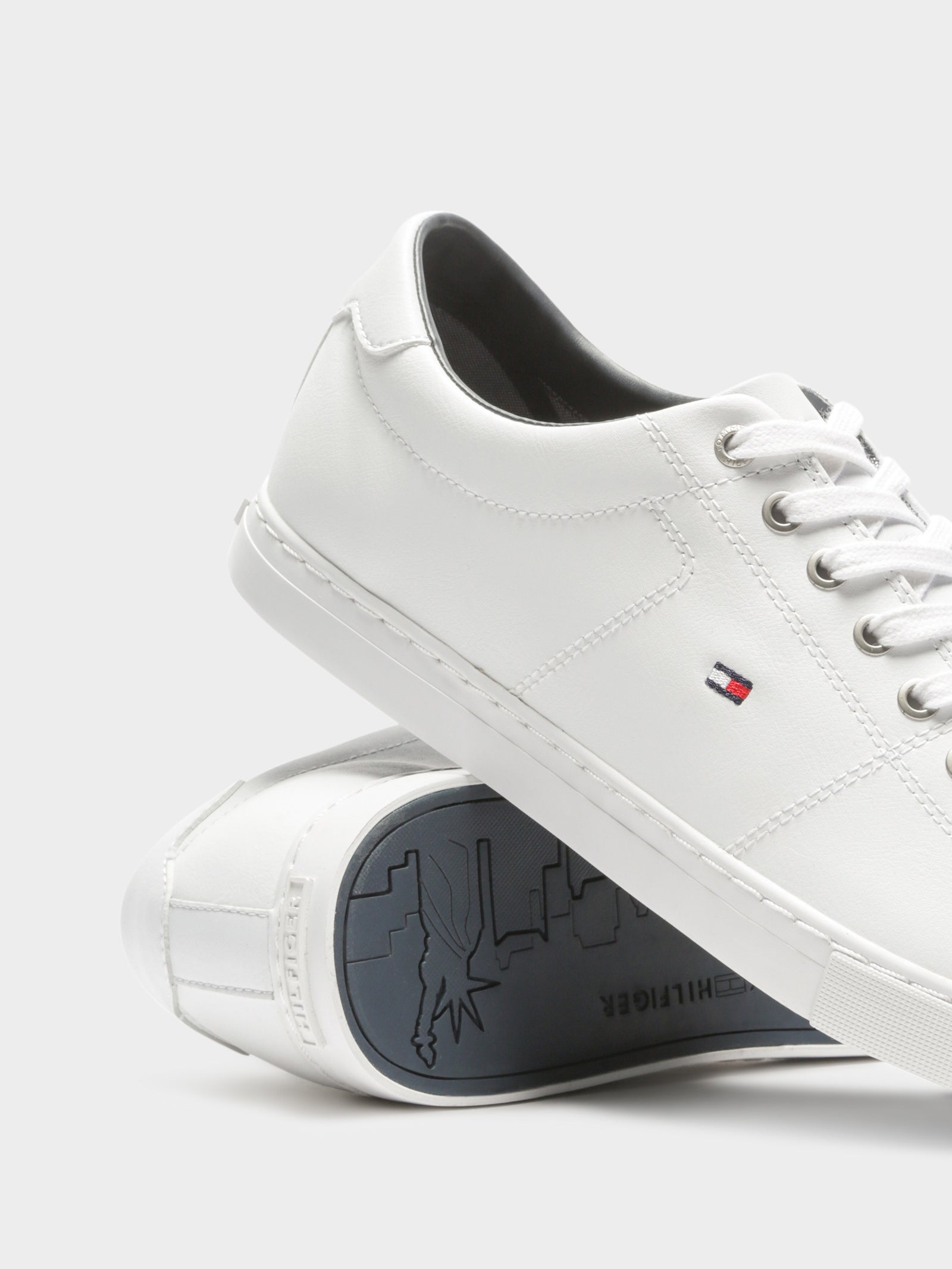 Mens Essential Sneaker