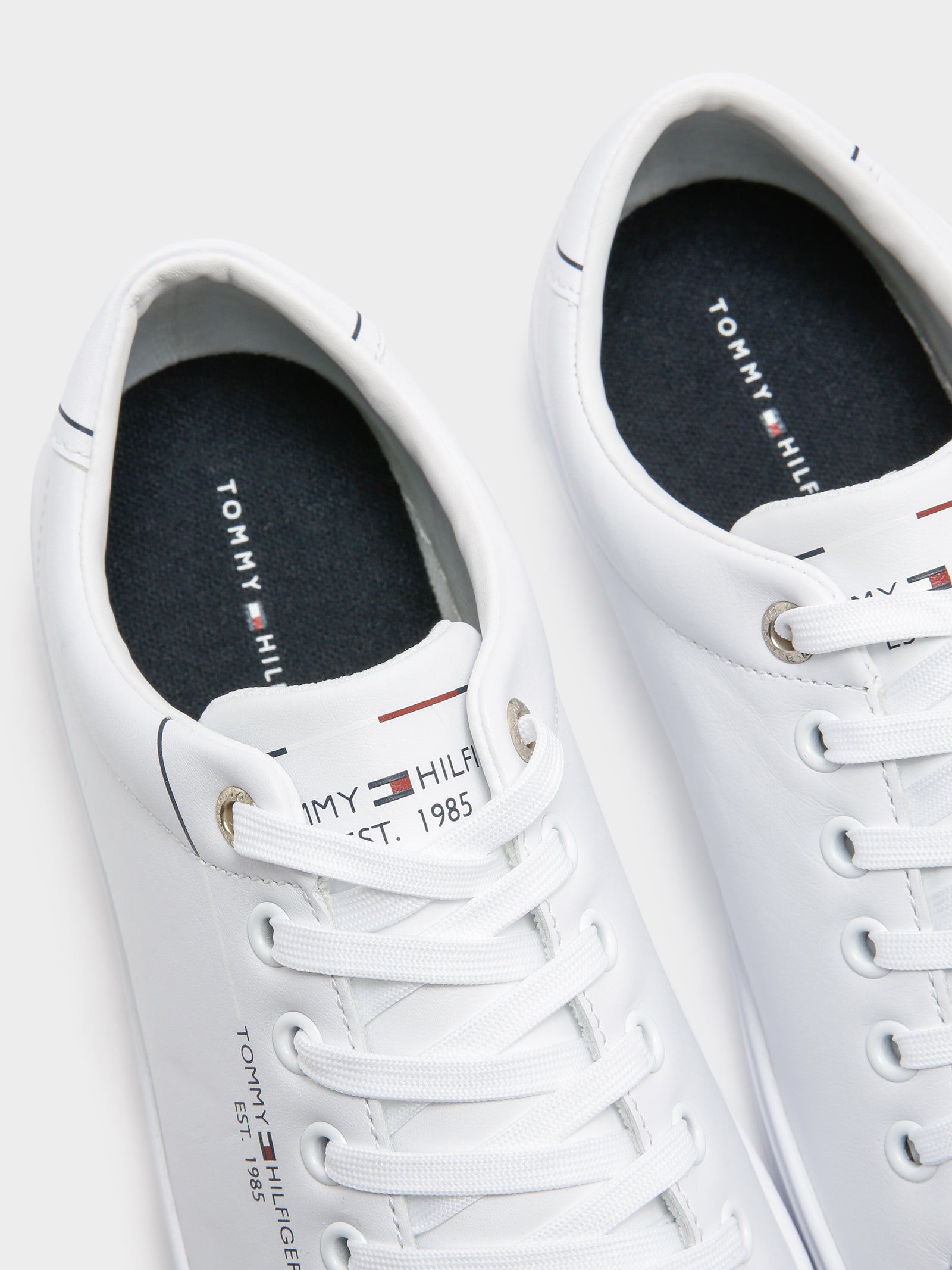 Womens Flat City Leather Sneakers