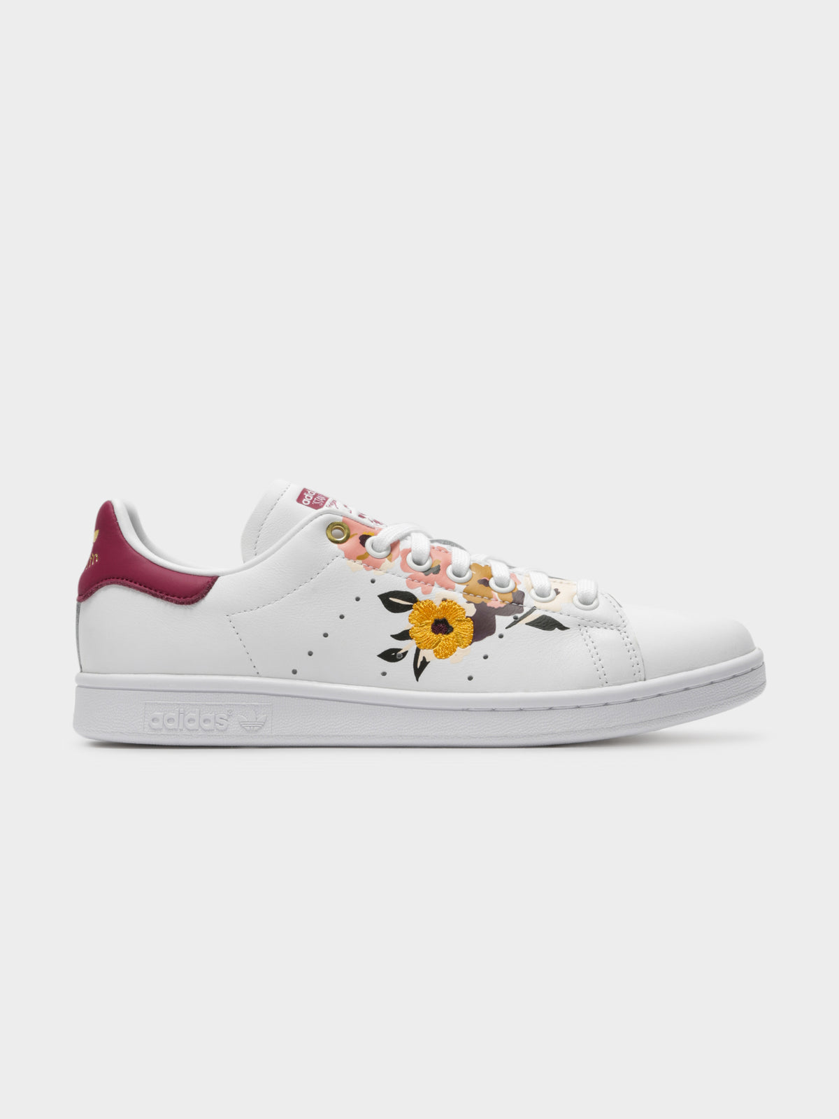 Womens Stan Smith Sneakers in Cloud White / Power Berry / Metallic Gold
