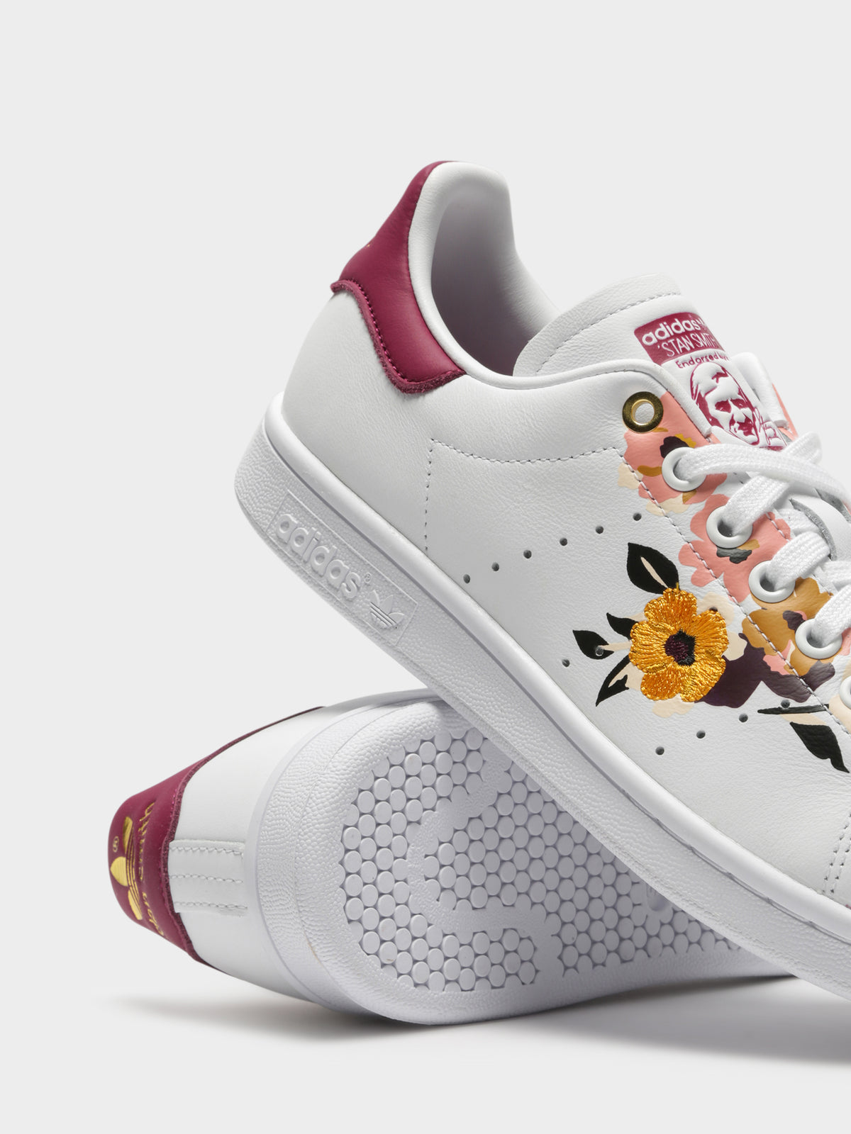 Womens Stan Smith Sneakers in Cloud White / Power Berry / Metallic Gold
