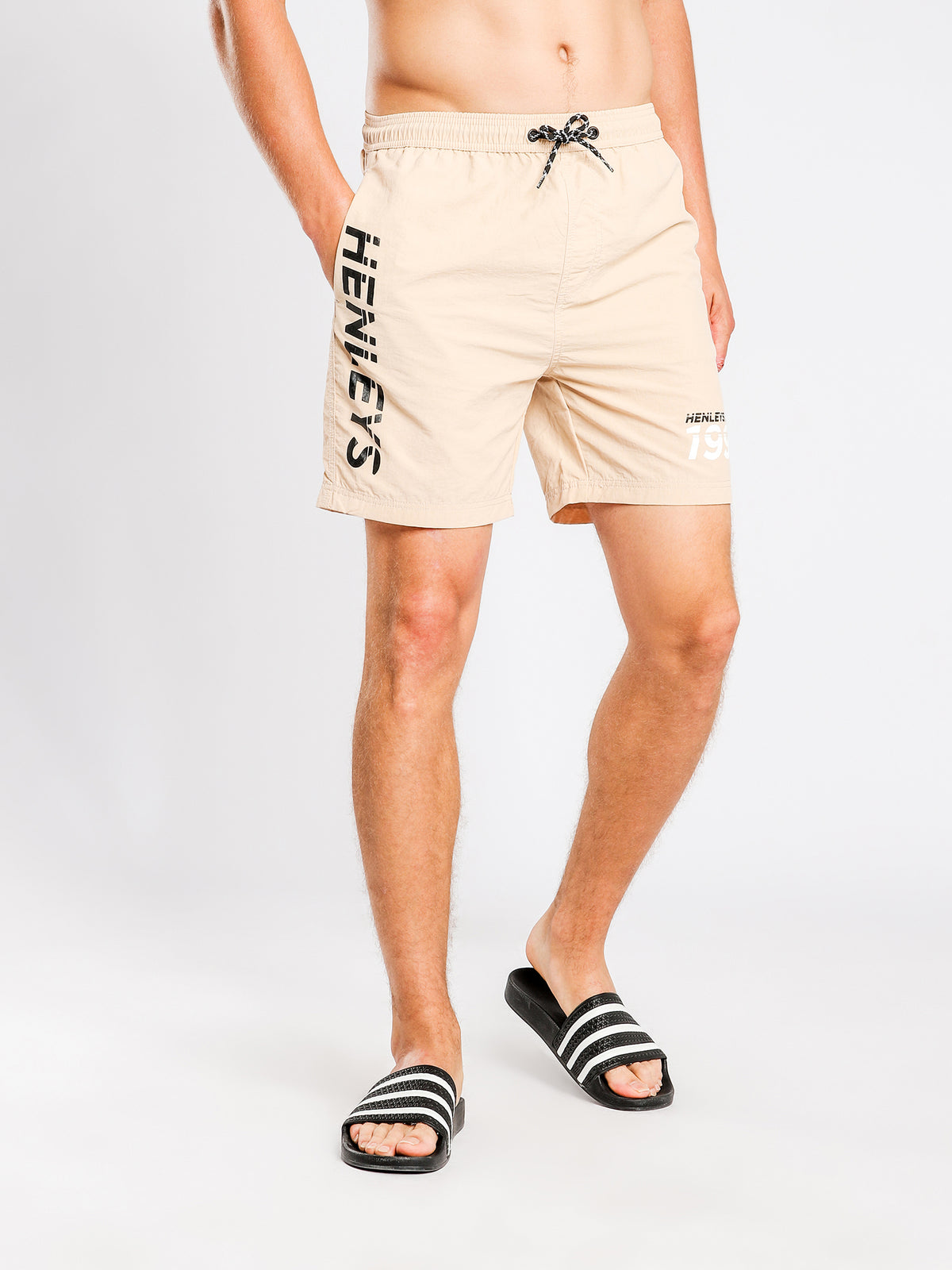 Chester Shorts in Sand