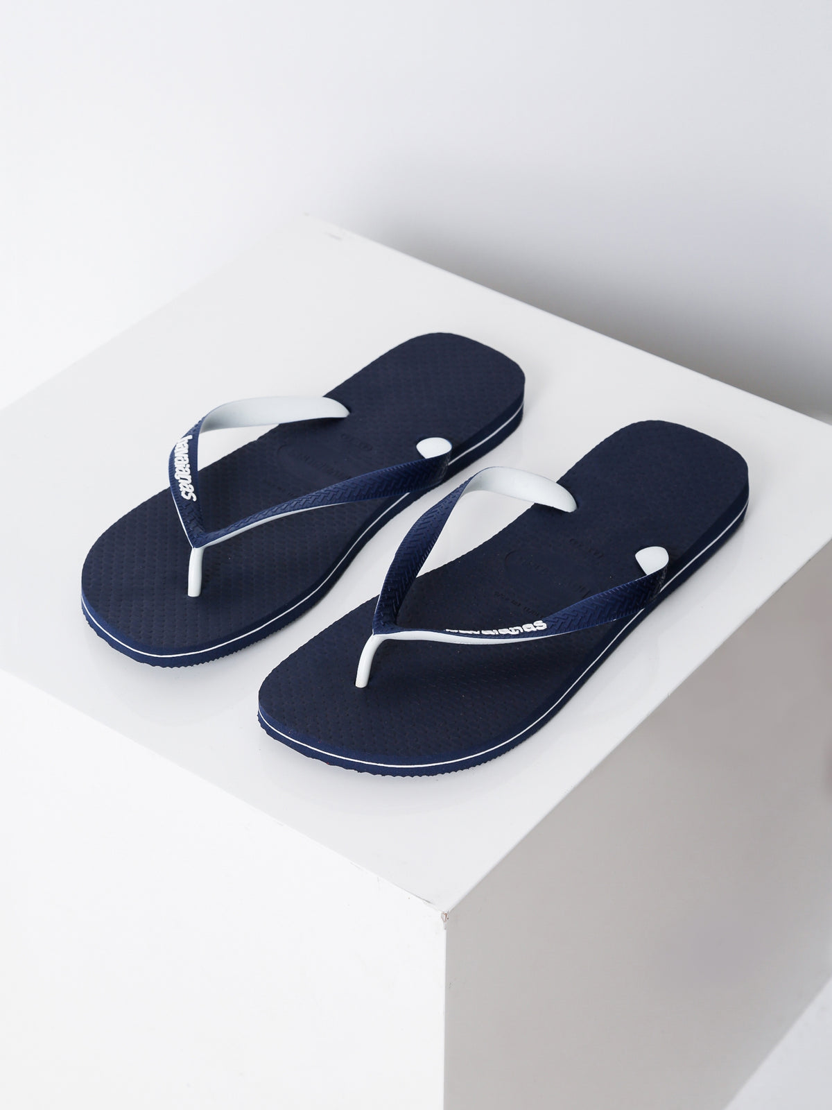 Havaianas Mens Rubber Logo Thongs | 4142