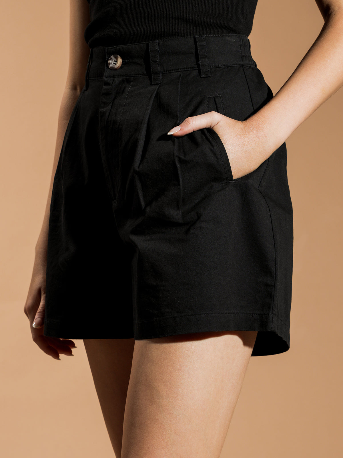 Brentwood Pleated Shorts in Black