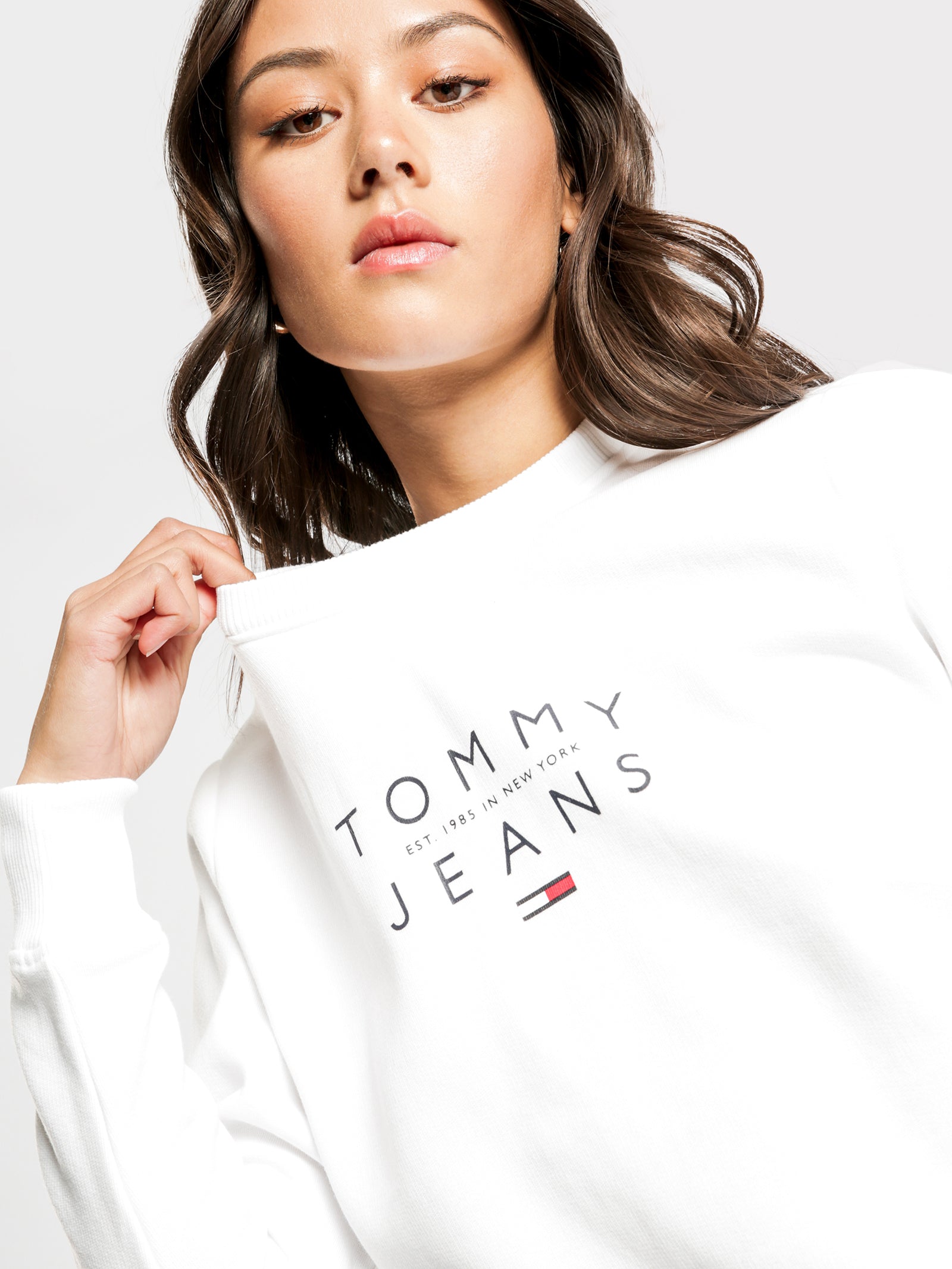 Essential Logo Sweatshirt