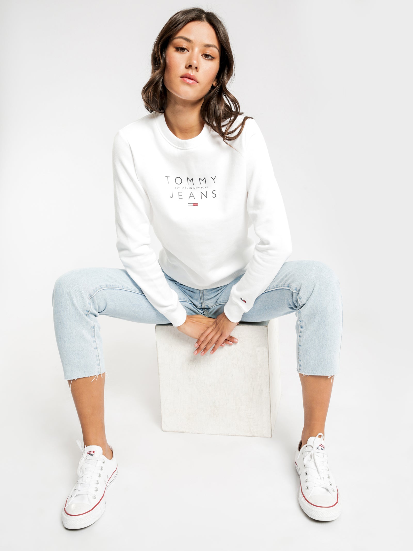 Essential Logo Sweatshirt