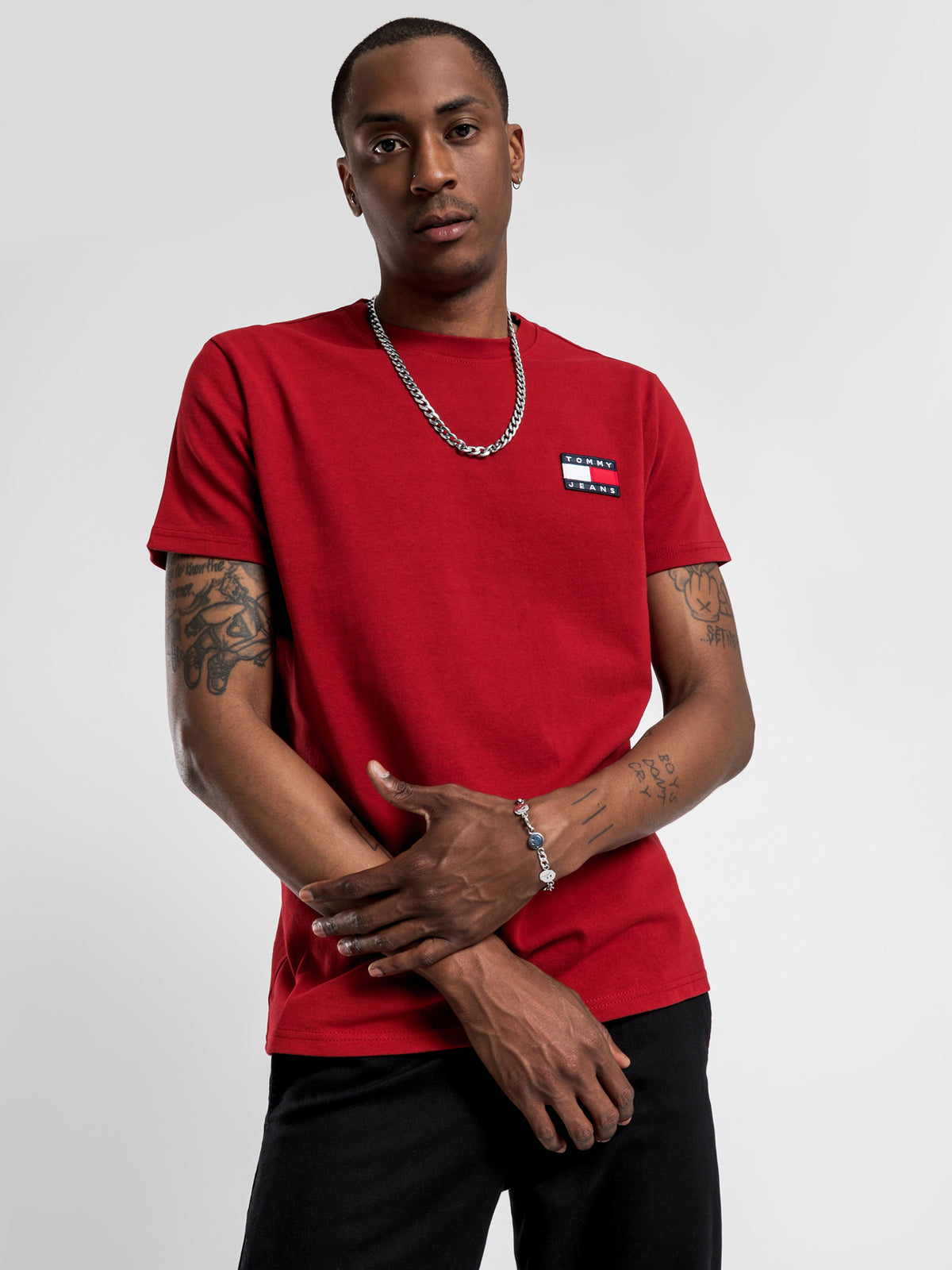 Tommy Badge T-Shirt in Wine Red