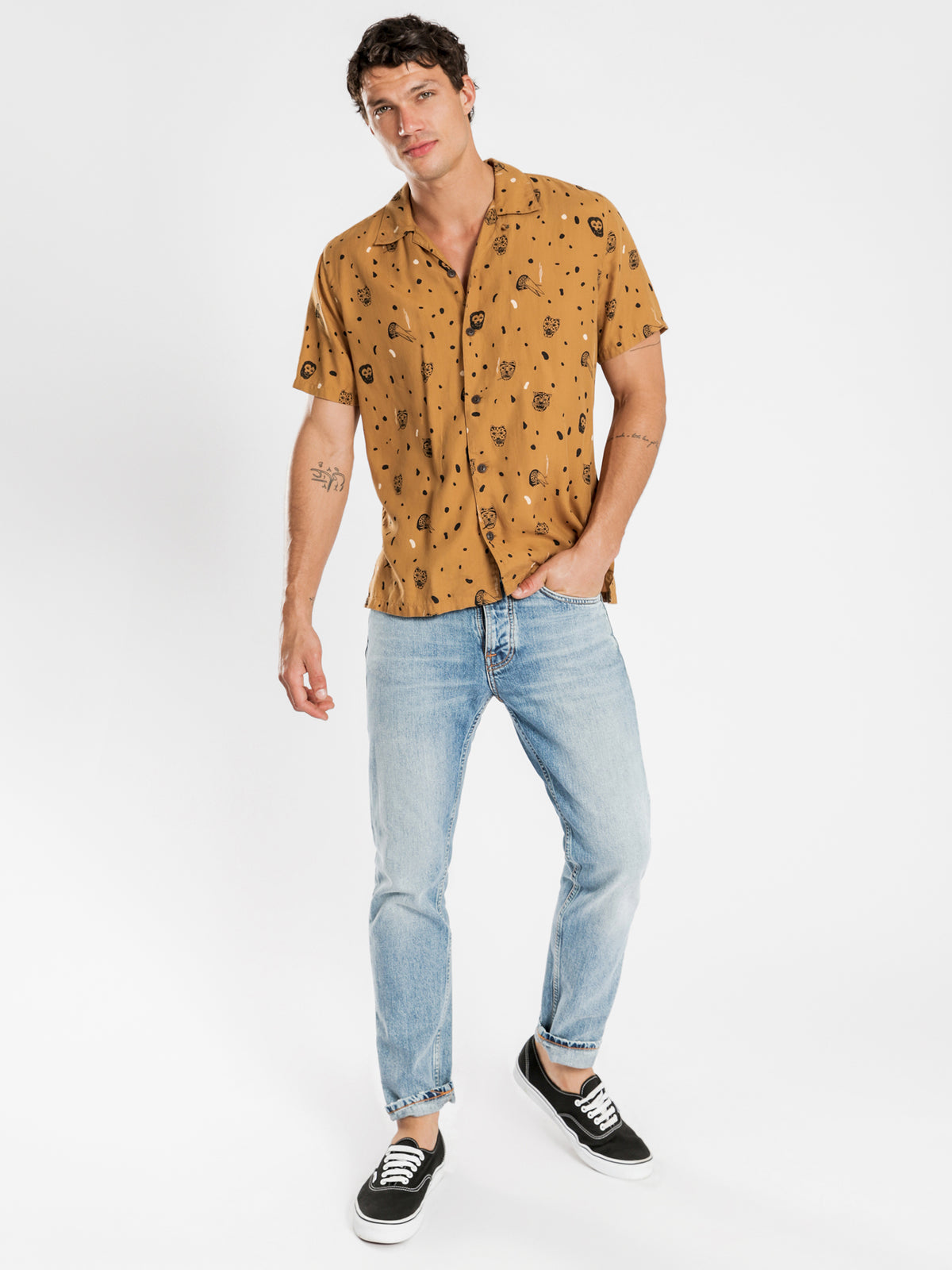 Arvid Misfit Creatures Shirt in Camel