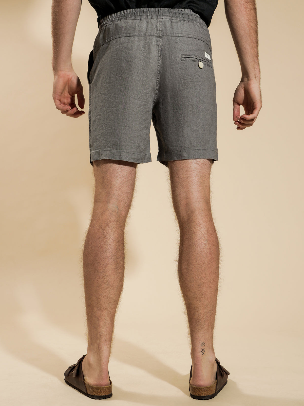 Riviera Linen Shorts in Charcoal