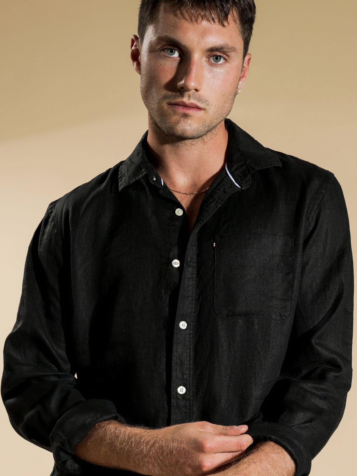 Hampton Long Sleeve Linen Shirt in Black