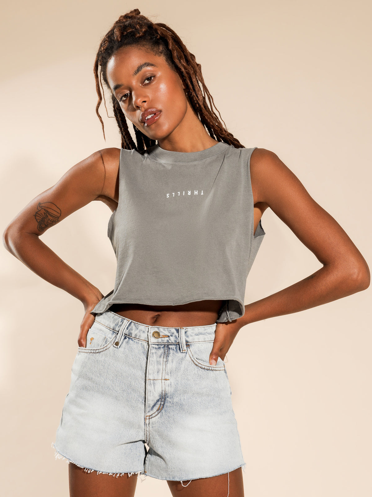 Minimal Merch Crop Muscle T-Shirt in Washed Grey