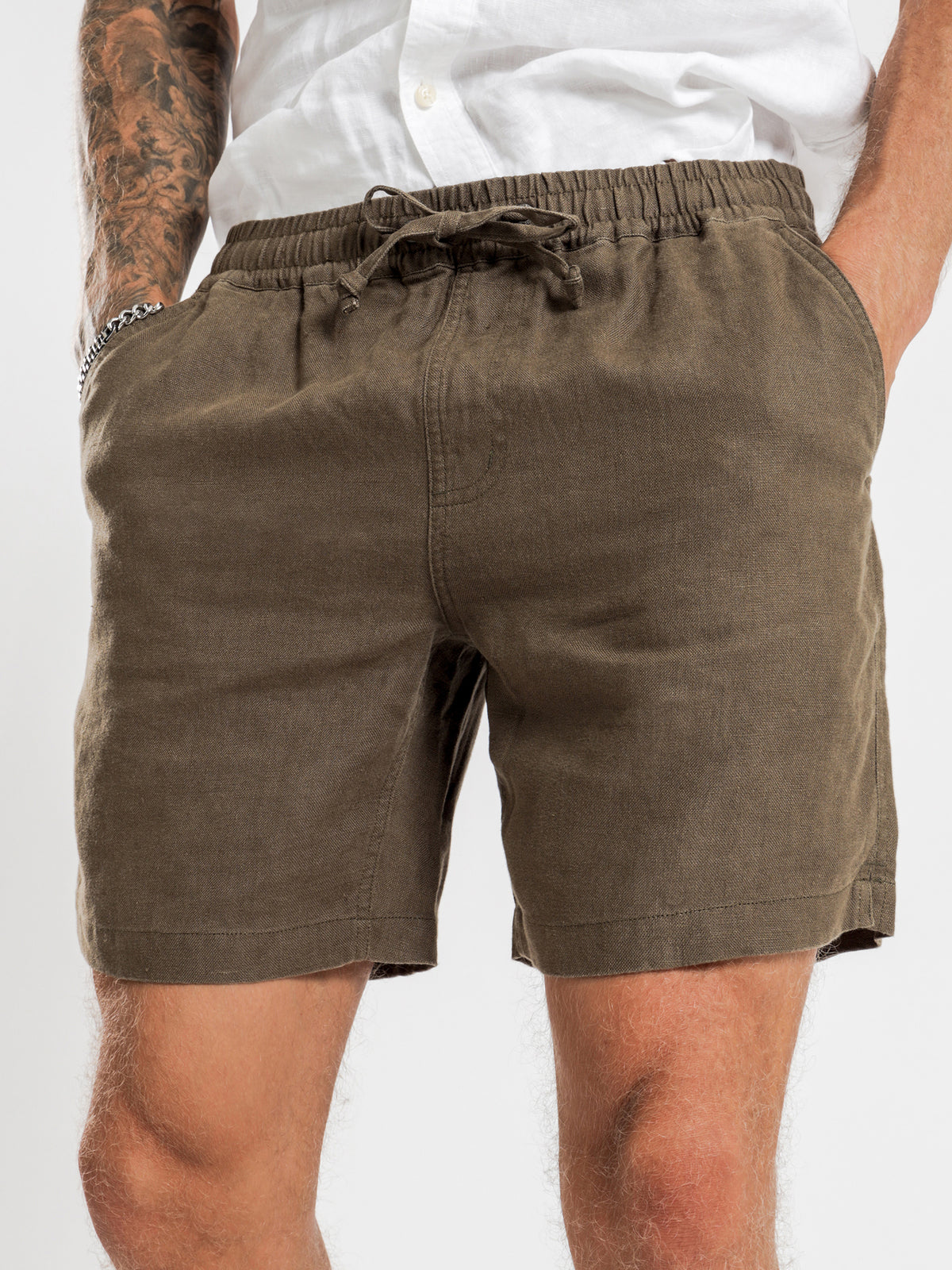 Riviera Linen Shorts in Olive
