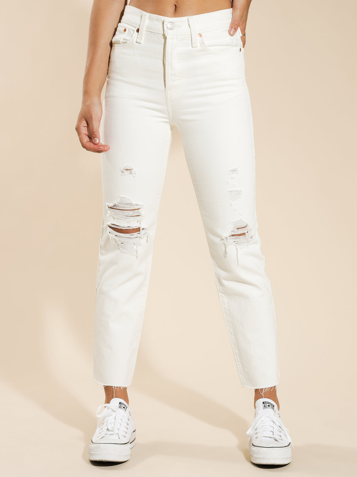 Wedgie Fit Straight Jeans in Cloud Bank