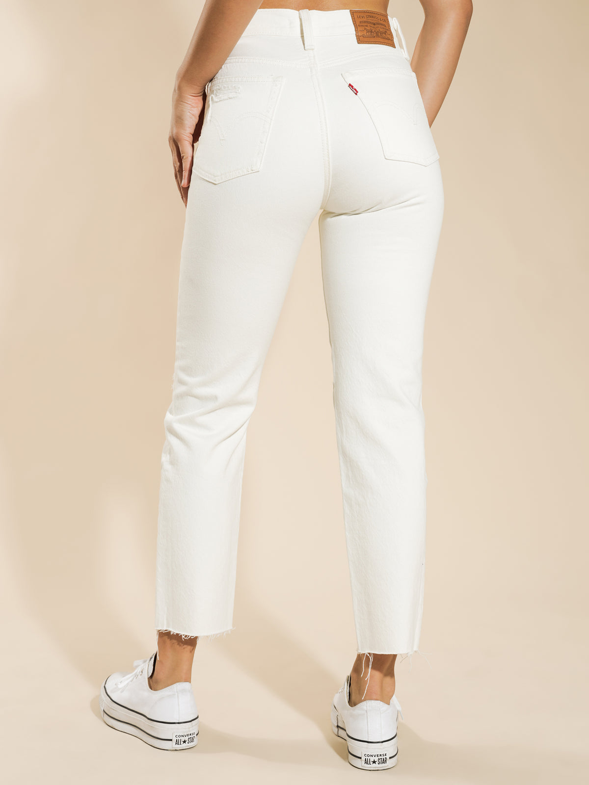 Wedgie Fit Straight Jeans in Cloud Bank